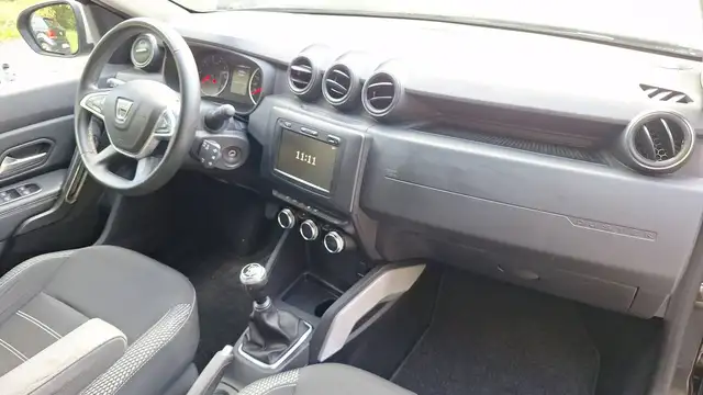 Dacia Duster view 10
