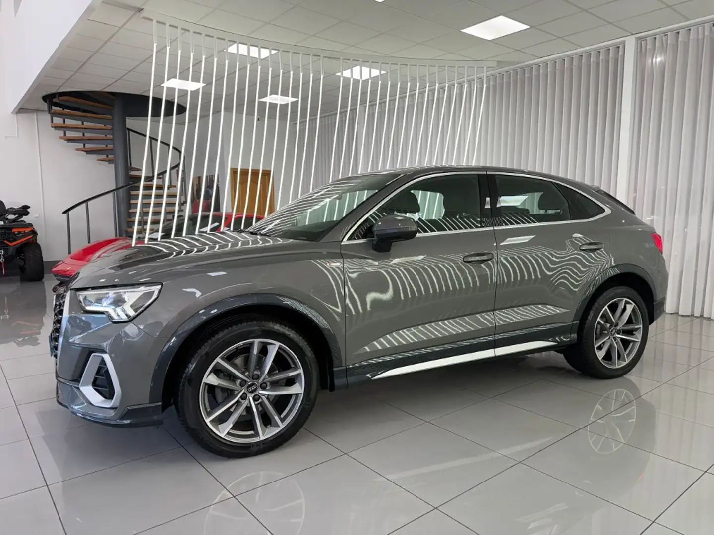 Audi Q3 Sportback 35 TDI S line S tronic Gris - 2