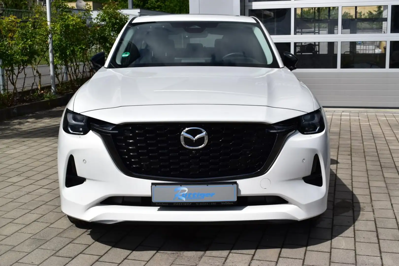 Mazda CX-60 ``HOMURA`` DRI-P.,CON.-P., PAN.-P., COM.-P. Weiß - 2