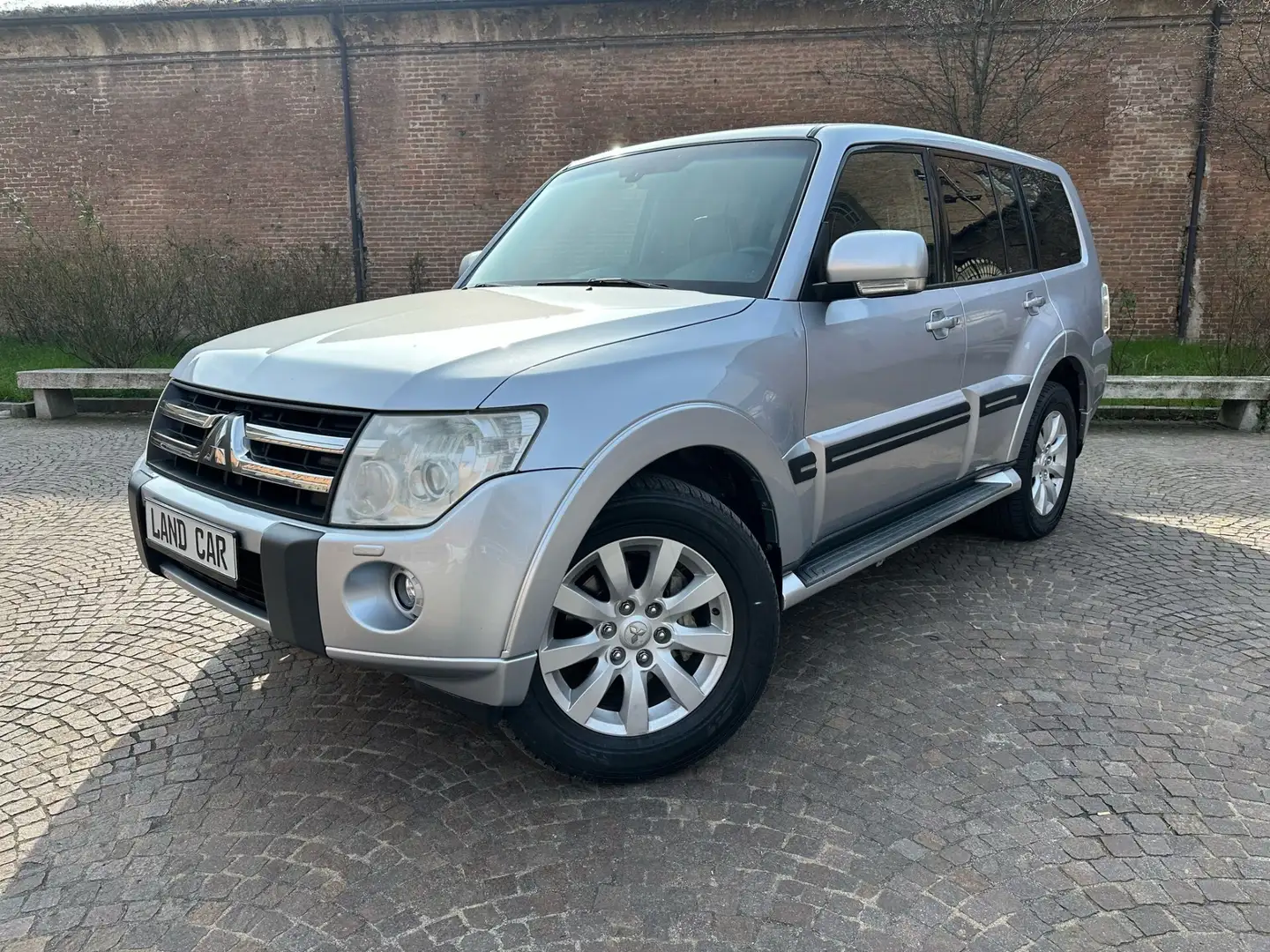 Mitsubishi Pajero 3.2 DI-D 16V 5p. Intense Plateado - 1
