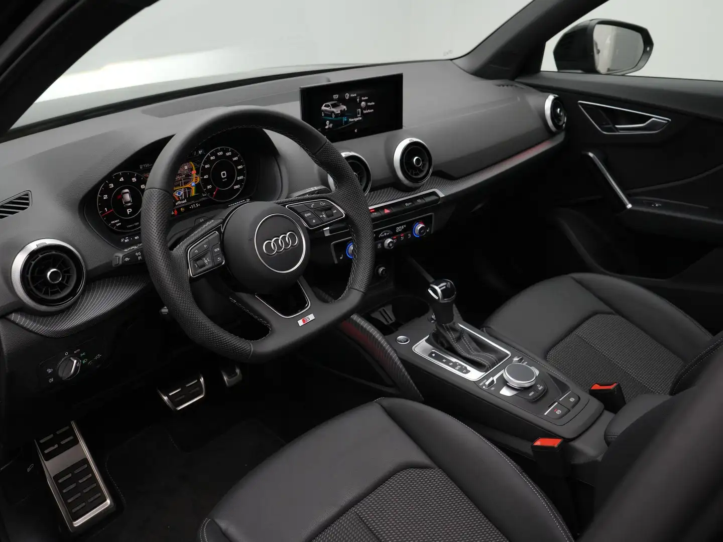 Audi Q2 35 TFSI 150 pk S Edition / S-Line | Panoramadak | Zwart - 2