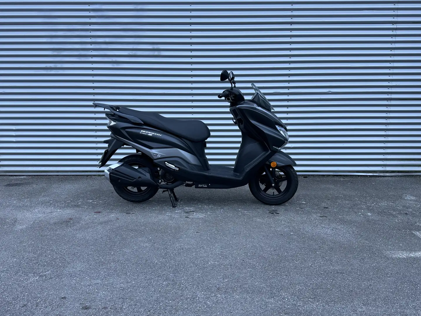 Suzuki Burgman 125 Noir - 1