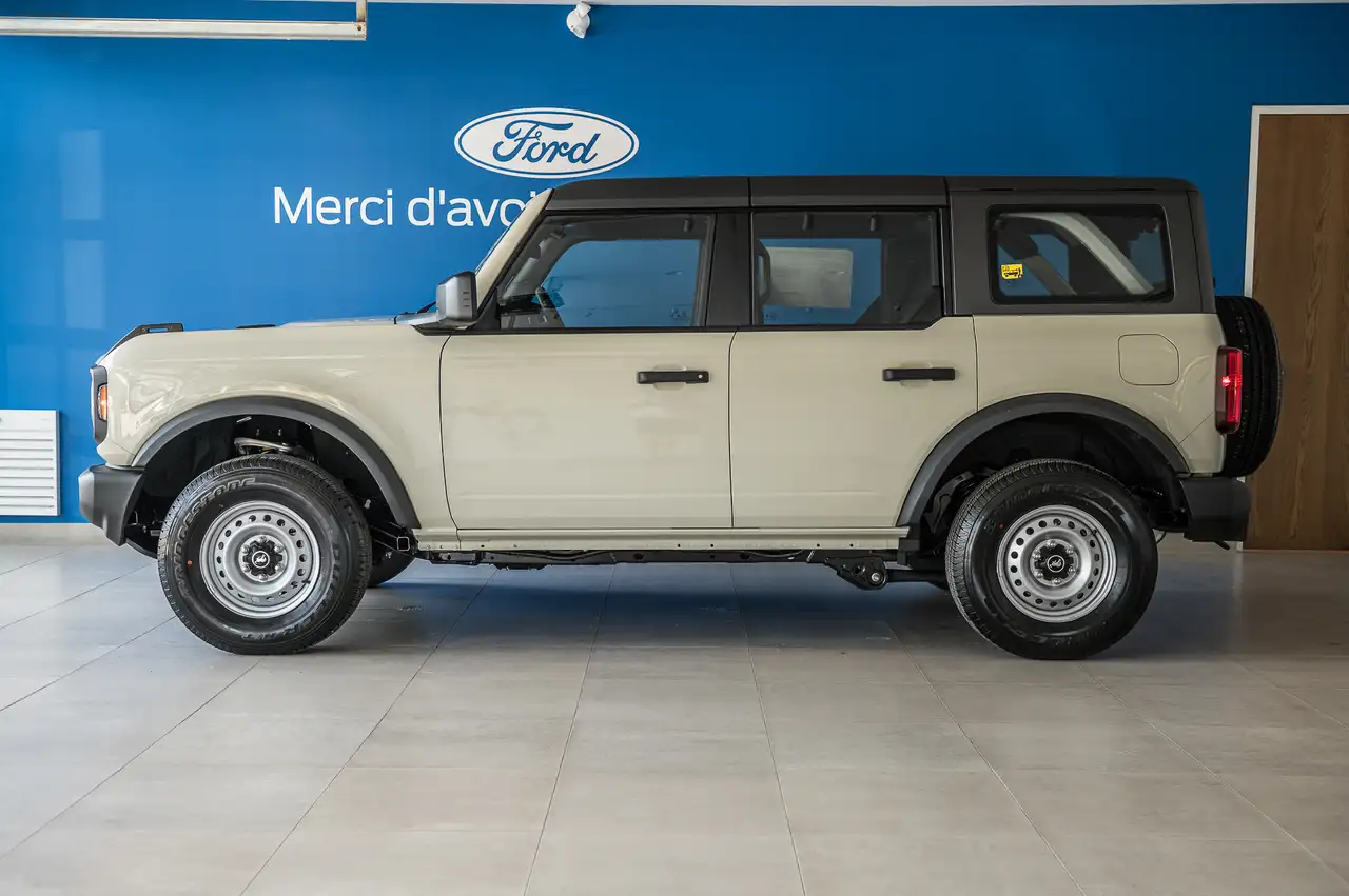 Ford Bronco снимка Ford Bronco