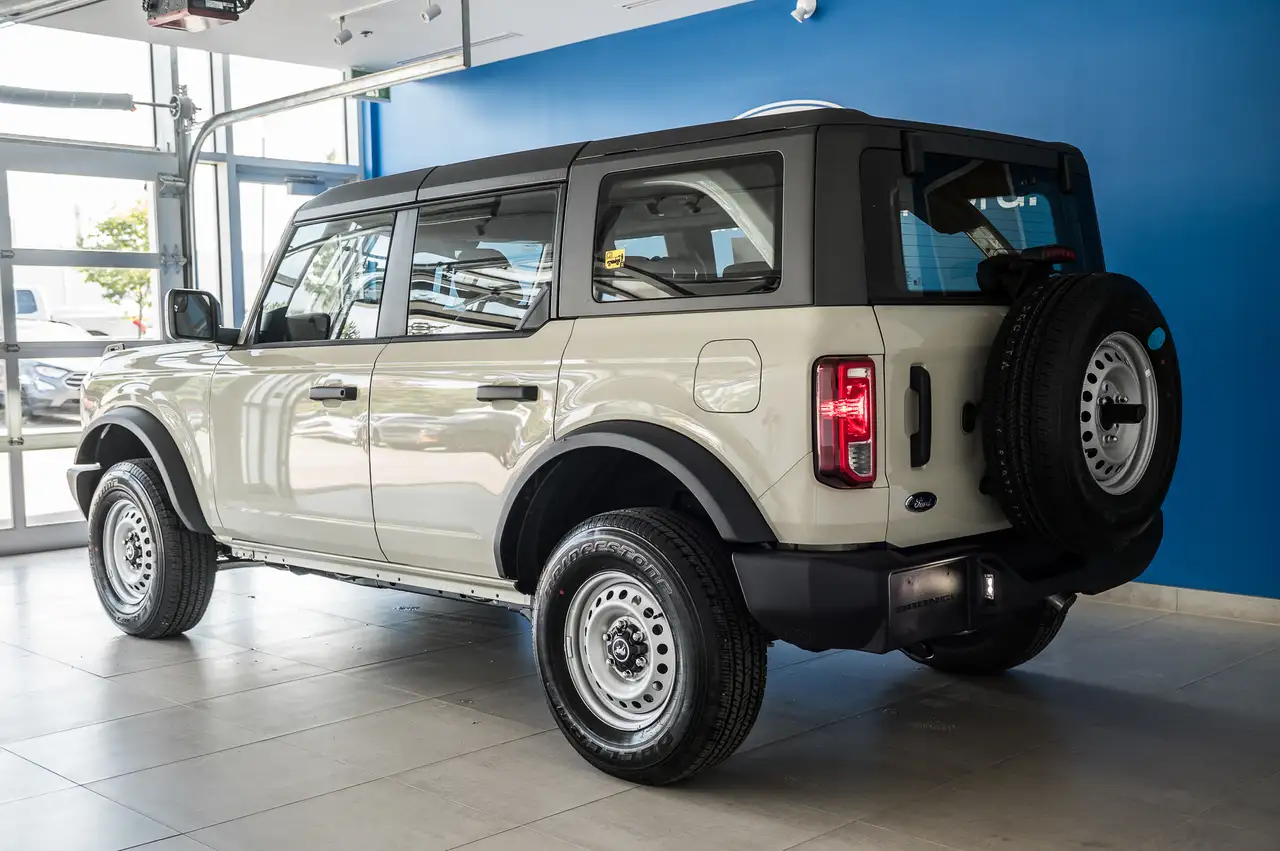 Ford Bronco снимка Ford Bronco