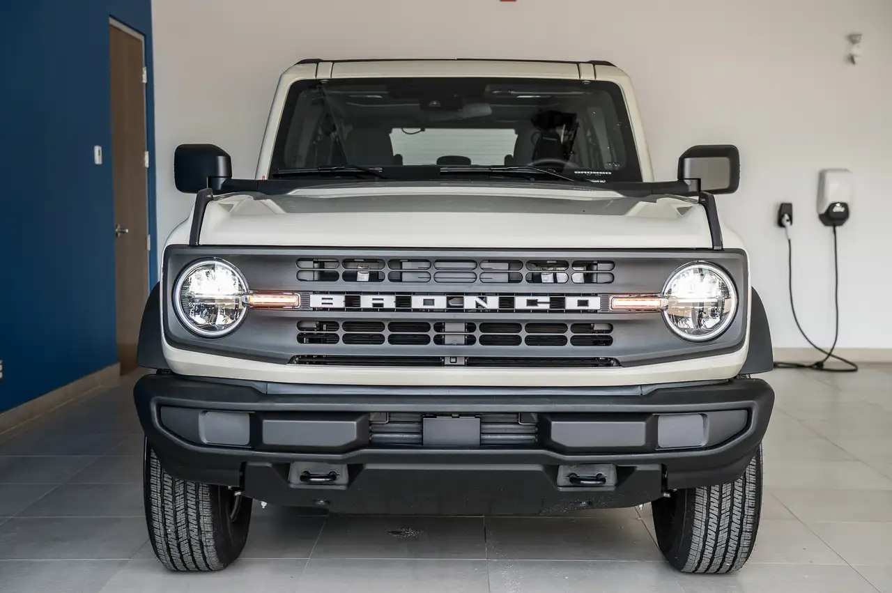 Ford Bronco снимка Ford Bronco