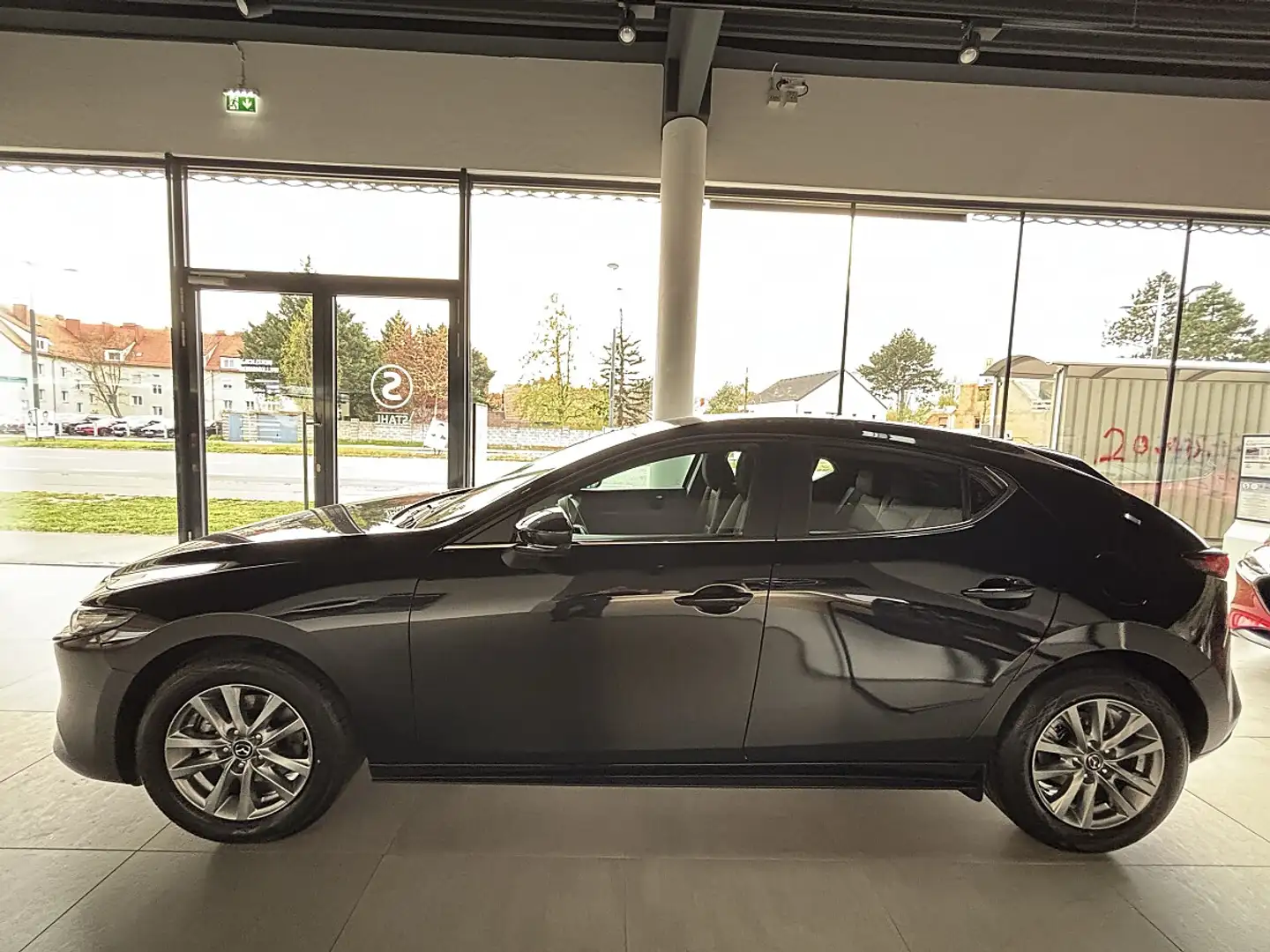 Mazda 3 Mazda3 Prime Line | e-Skyactiv-G140 | 6MT | AUT... Schwarz - 2
