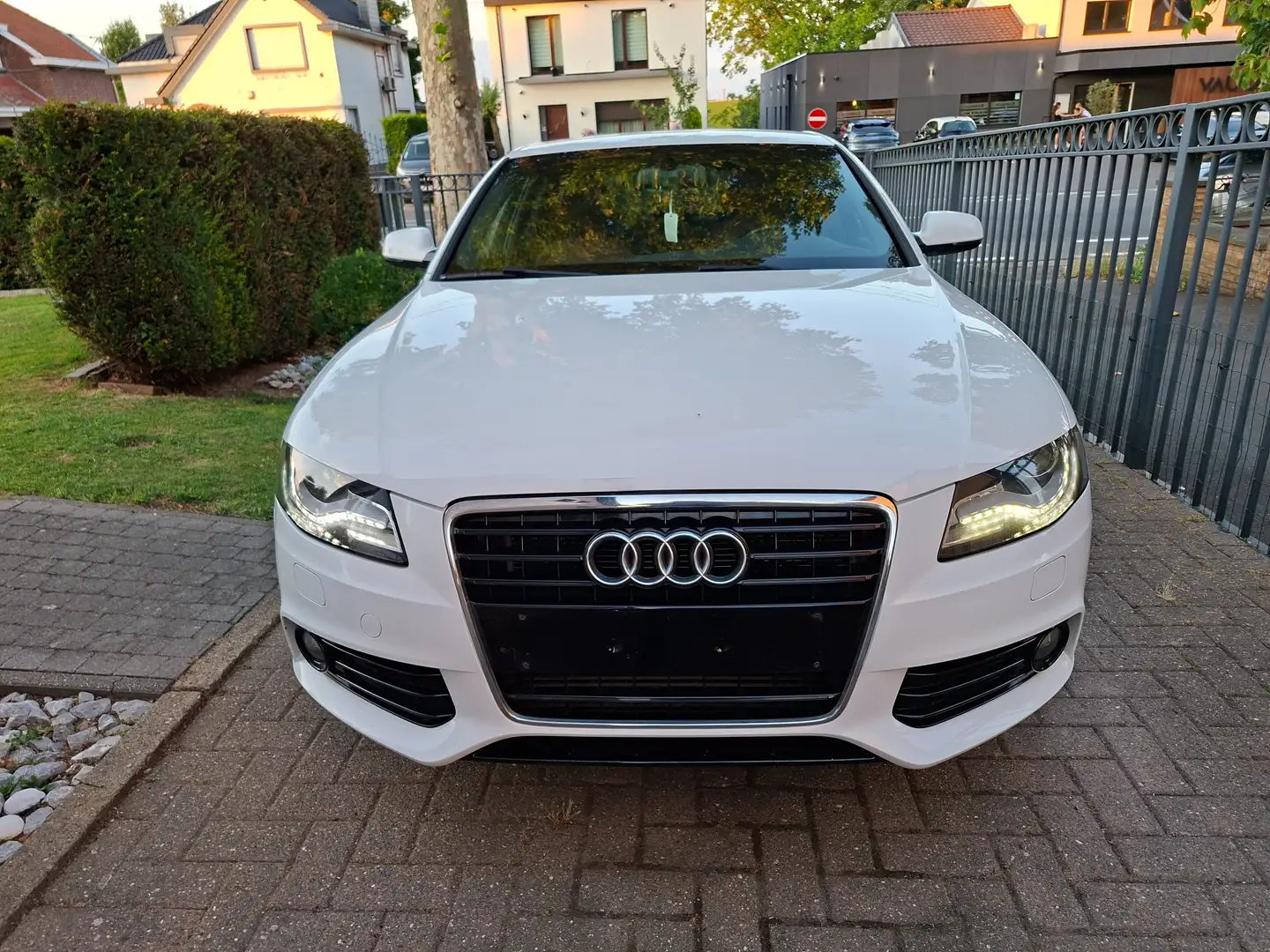Audi A4 A4 2.0 TDi/12-2011/GPS/Cuir/clim/192000km/Superbe Blanc - 2