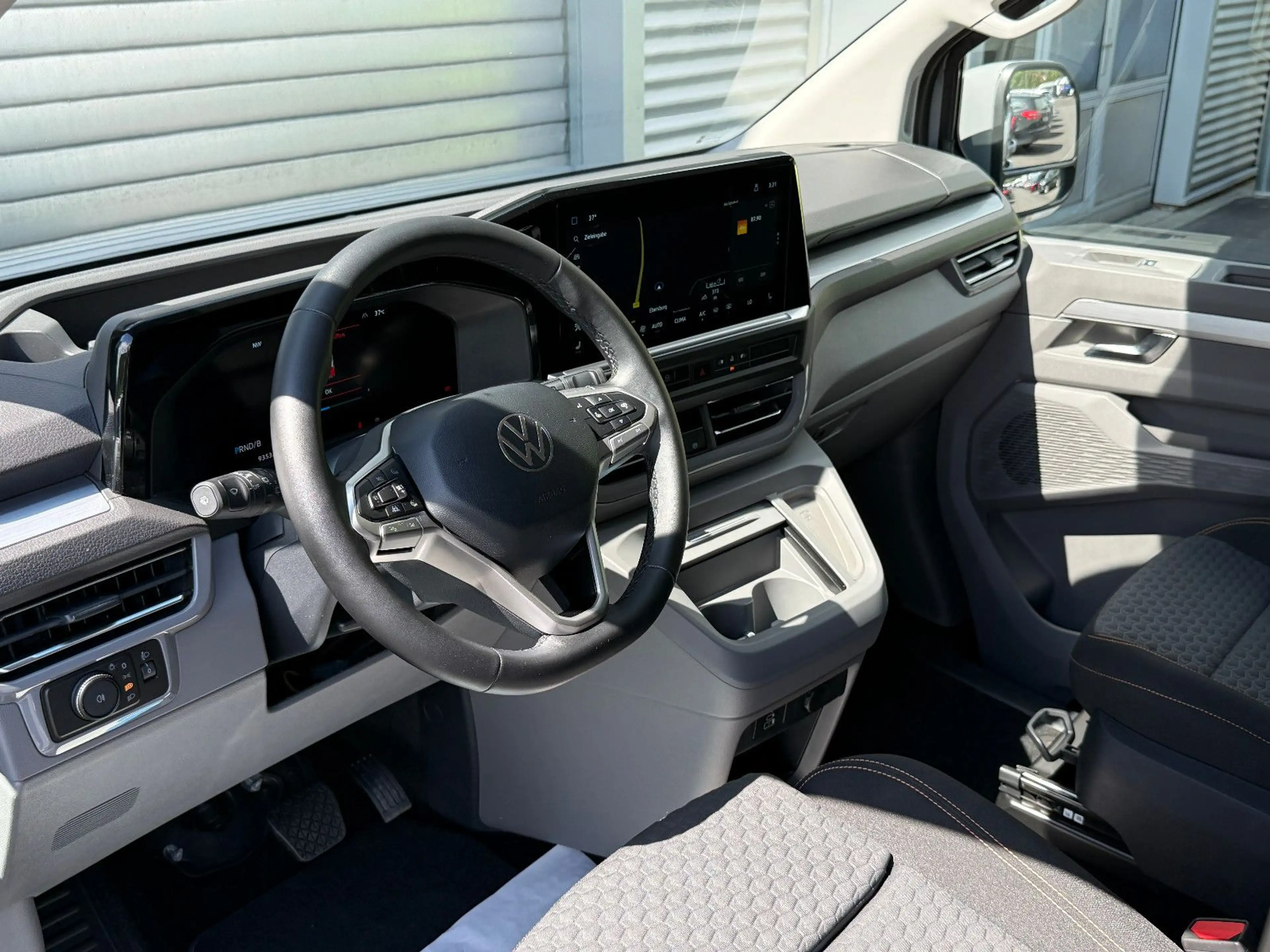 Volkswagen T7 Caravelle T7 eCaravelle PanAmericana Wärmepumpe LED AHK — photo 11