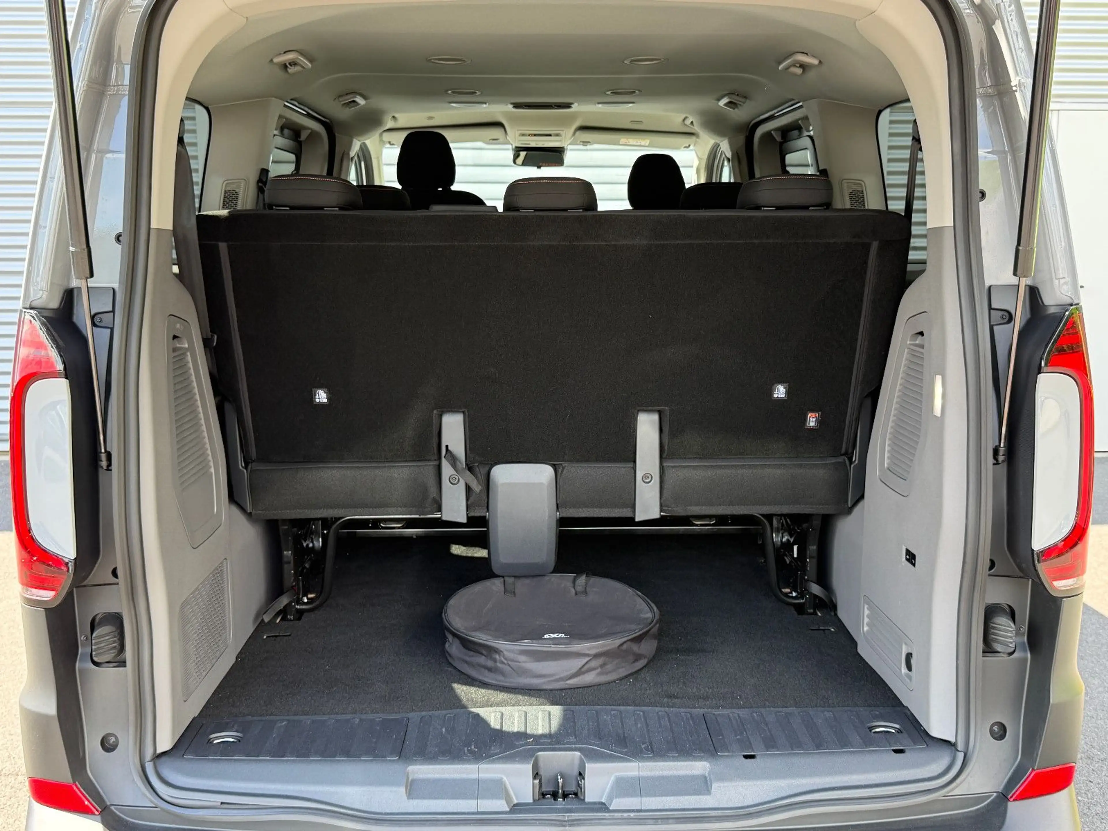 Volkswagen T7 Caravelle T7 eCaravelle PanAmericana Wärmepumpe LED AHK — photo 8