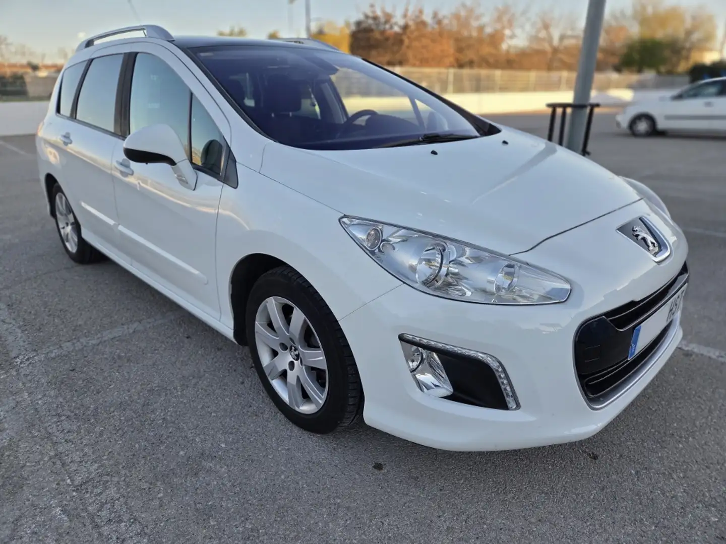 Peugeot 308 Familiar Automático de 5 Puertas Blanco - 2