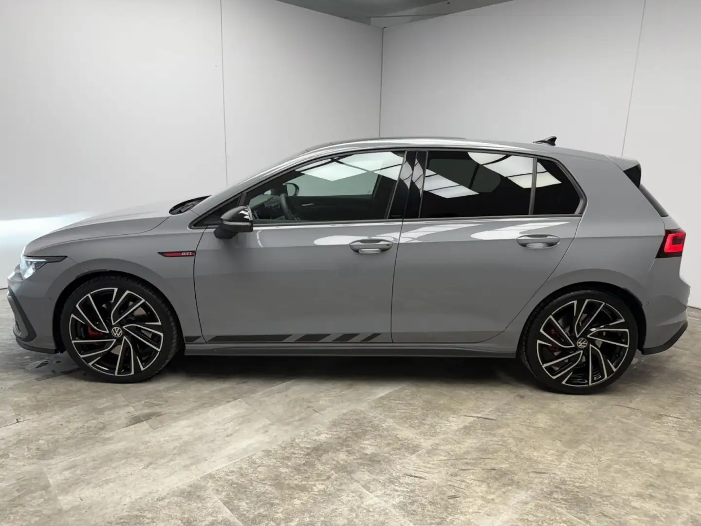 Volkswagen Golf VIII GTI 2.0 TSI DSG Klima Navi Rückfahrkamera Grau - 2