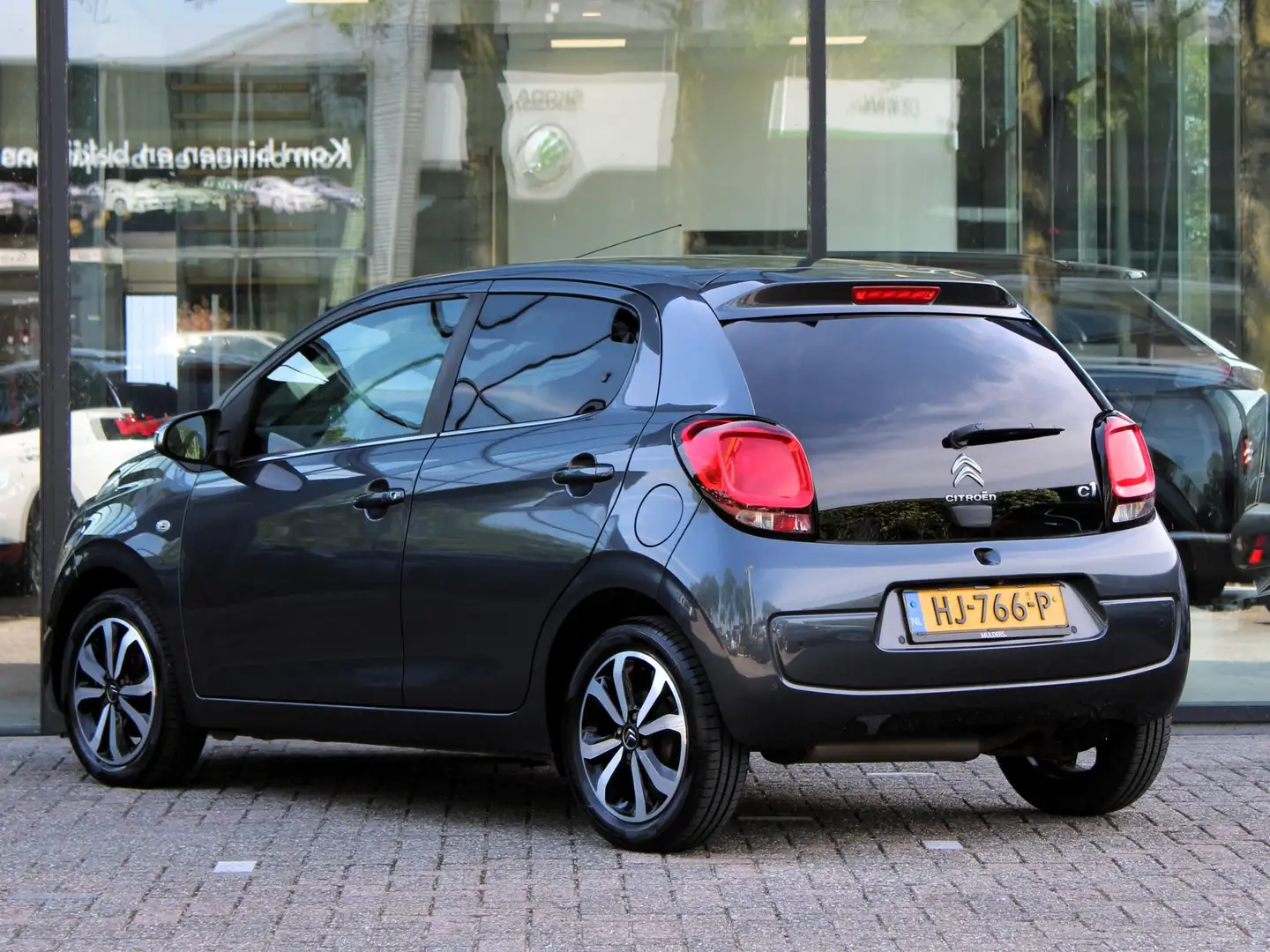 Citroen C1 1.2 PureTech Shine | Apple Carplay / Camera / Stoe Grijs - 2