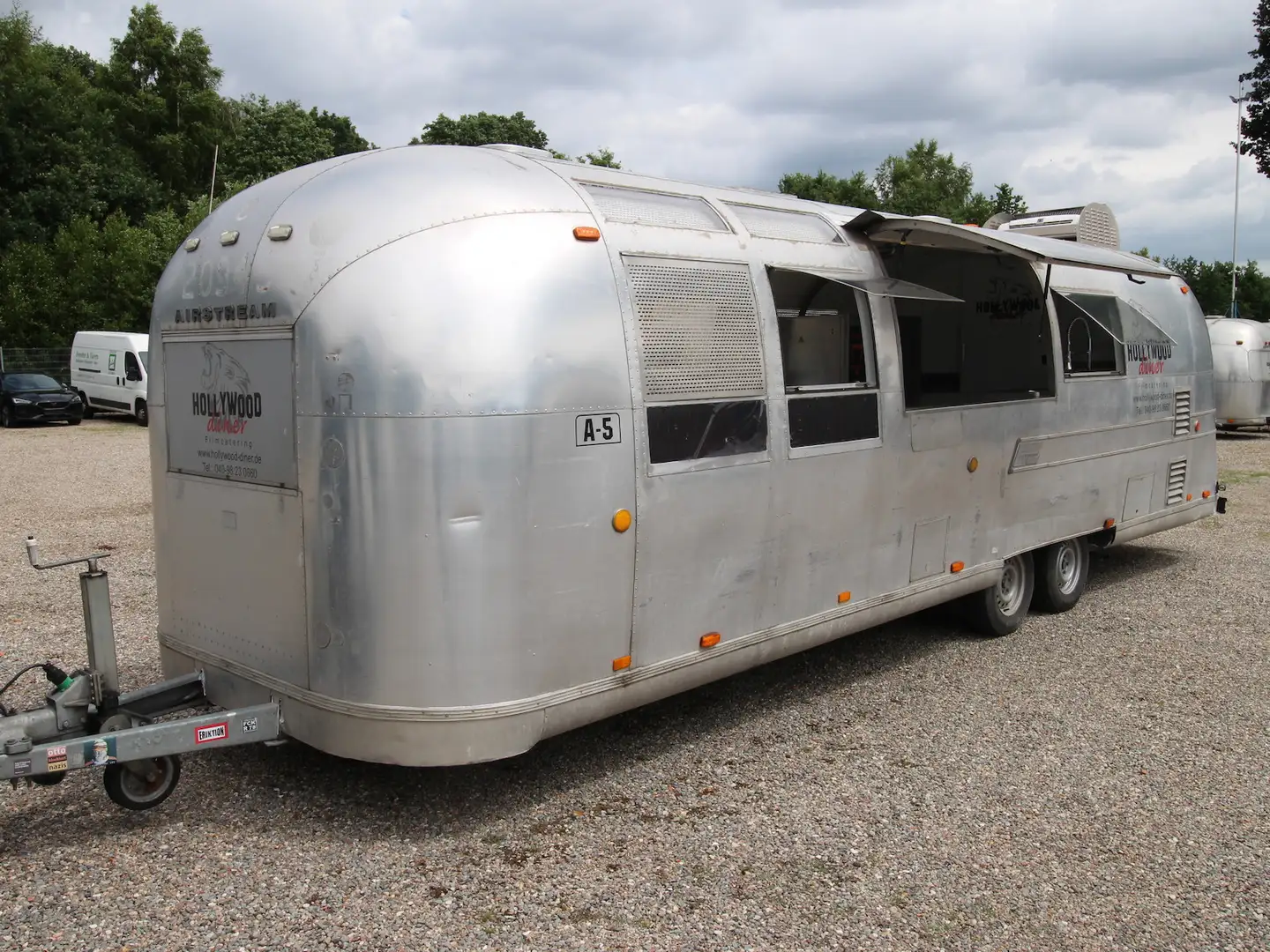 Airstream Land Yacht Sovereign Catering + Foodtrailer Argent - 1