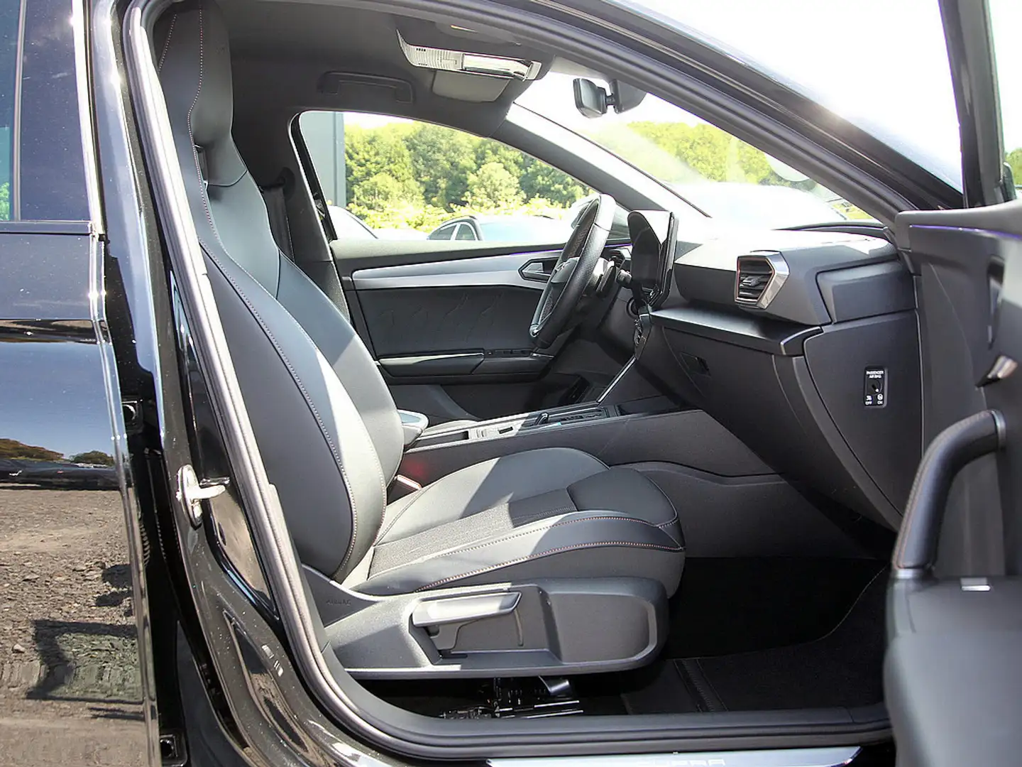 CUPRA Leon 1.4 TSI VZ e-Hybrid NAVI KAM LED SHZ APP Schwarz - 2