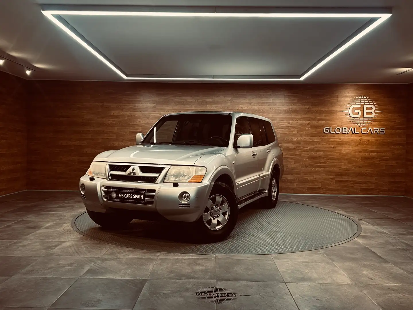 Mitsubishi Montero 3.2 DI-D GLS Kaiteki Grijs - 1
