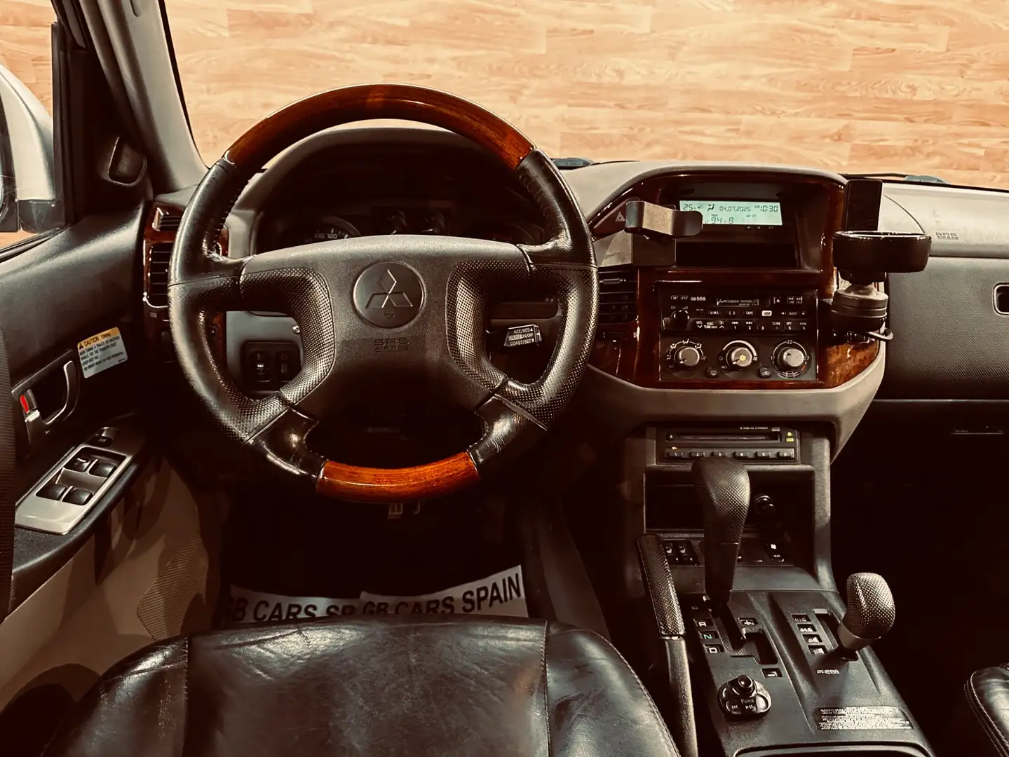 Mitsubishi Montero 3.2 DI-D GLS Kaiteki Grijs - 2
