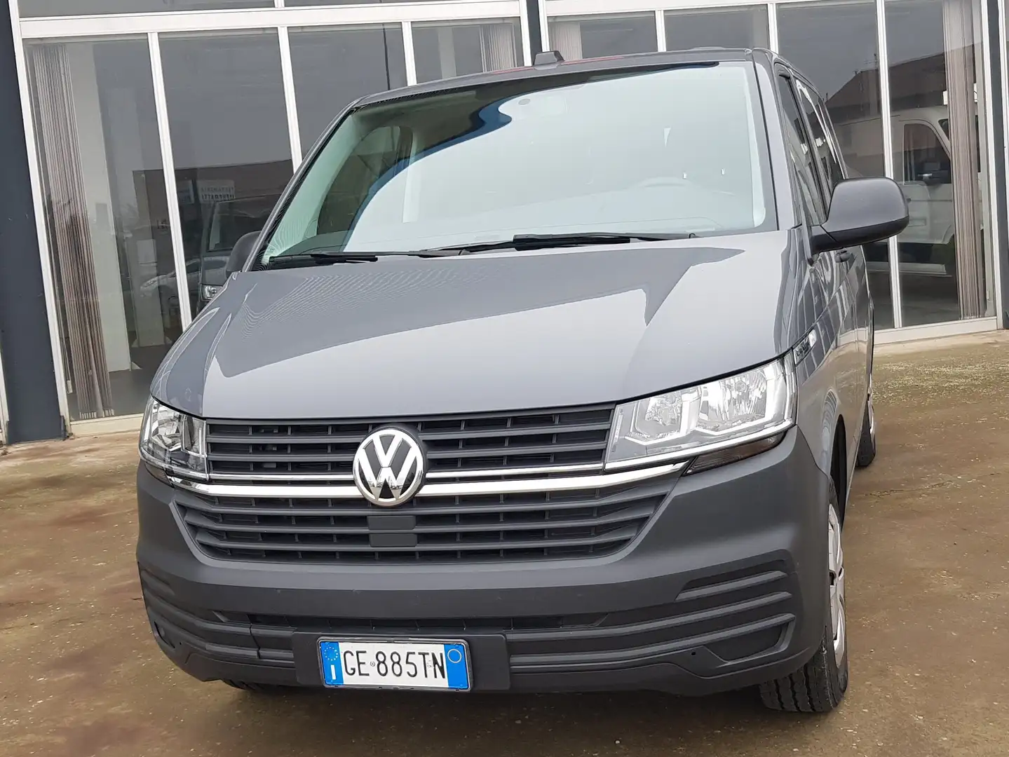 Volkswagen T6.1 Caravelle 2.0 TDI TRENDLINE AUTOCARRO  6 P KM 88.000 + iva Grigio - 2