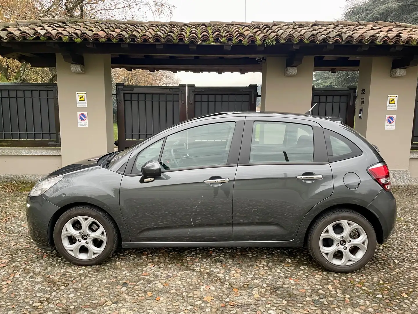 Citroen C3 C3 1.2 VTi 82 Exclusive Grigio - 2