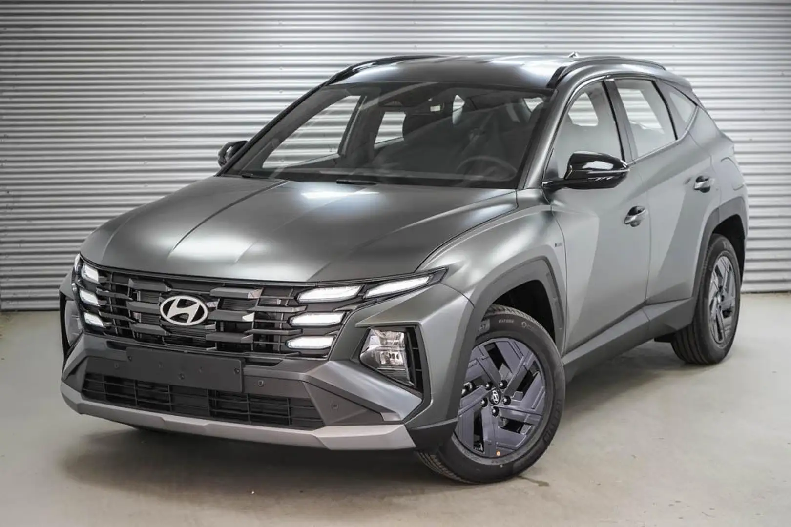 Hyundai TUCSON 1,6 T HEV AT Black Line - LAGER 175 kW (238 PS)... Grün - 1