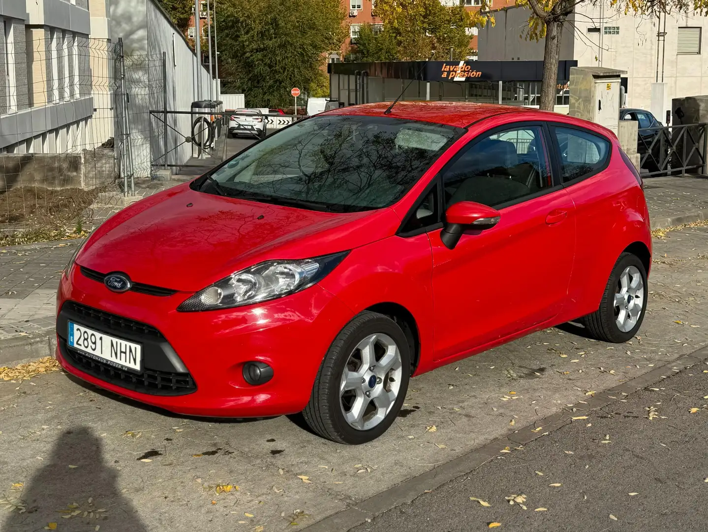 Ford Fiesta Fiesta 1.25 Urban Urban Rojo - 1