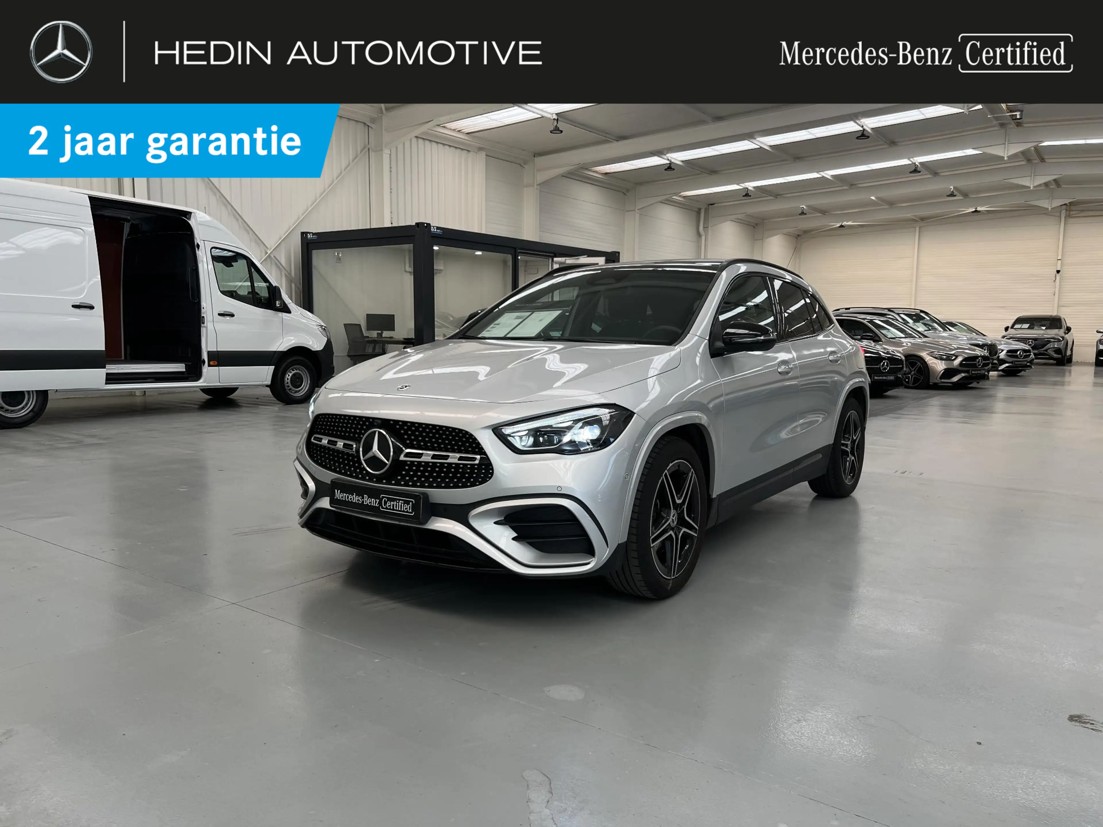 Mercedes-Benz GLA 180 AMG Line | Panoramisch Dak | Dodehoekassistent | M