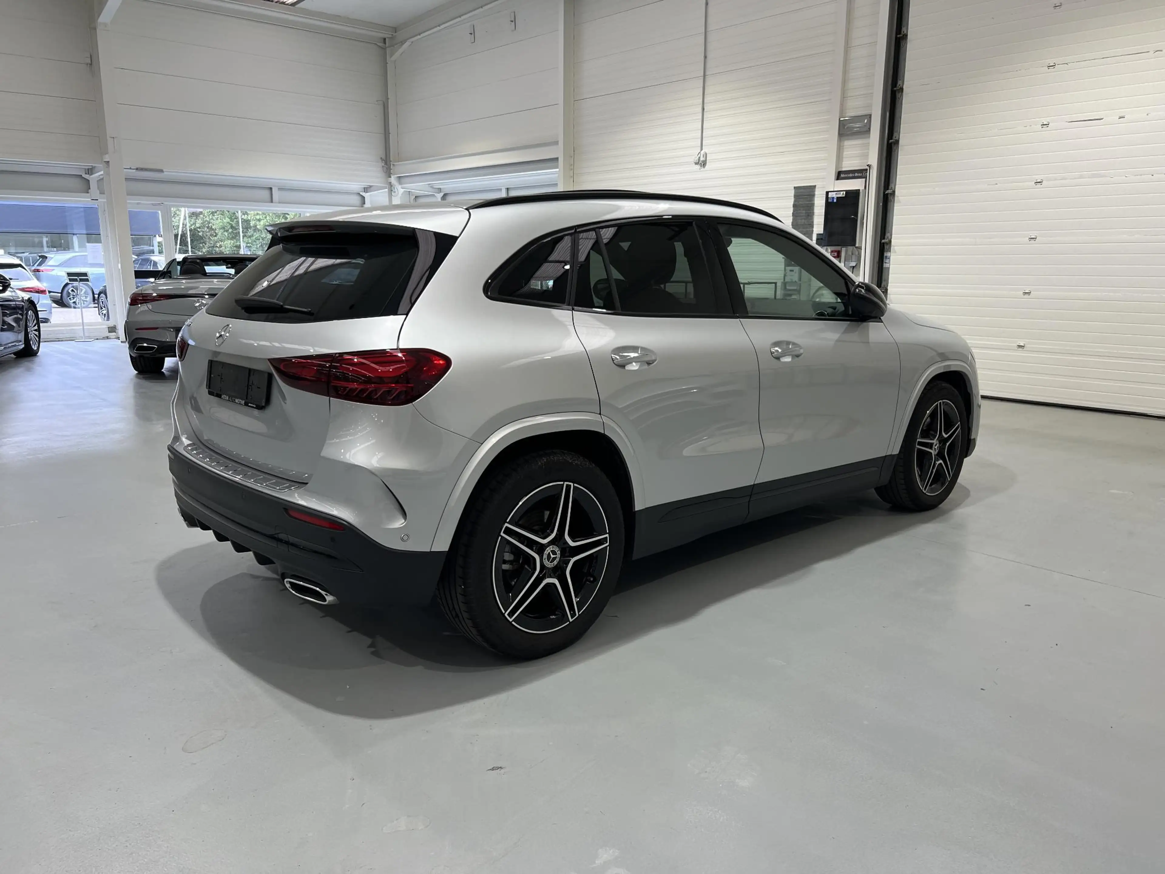 Mercedes-Benz GLA 180 AMG Line | Panoramisch Dak | Dodehoekassistent | M — photo 5