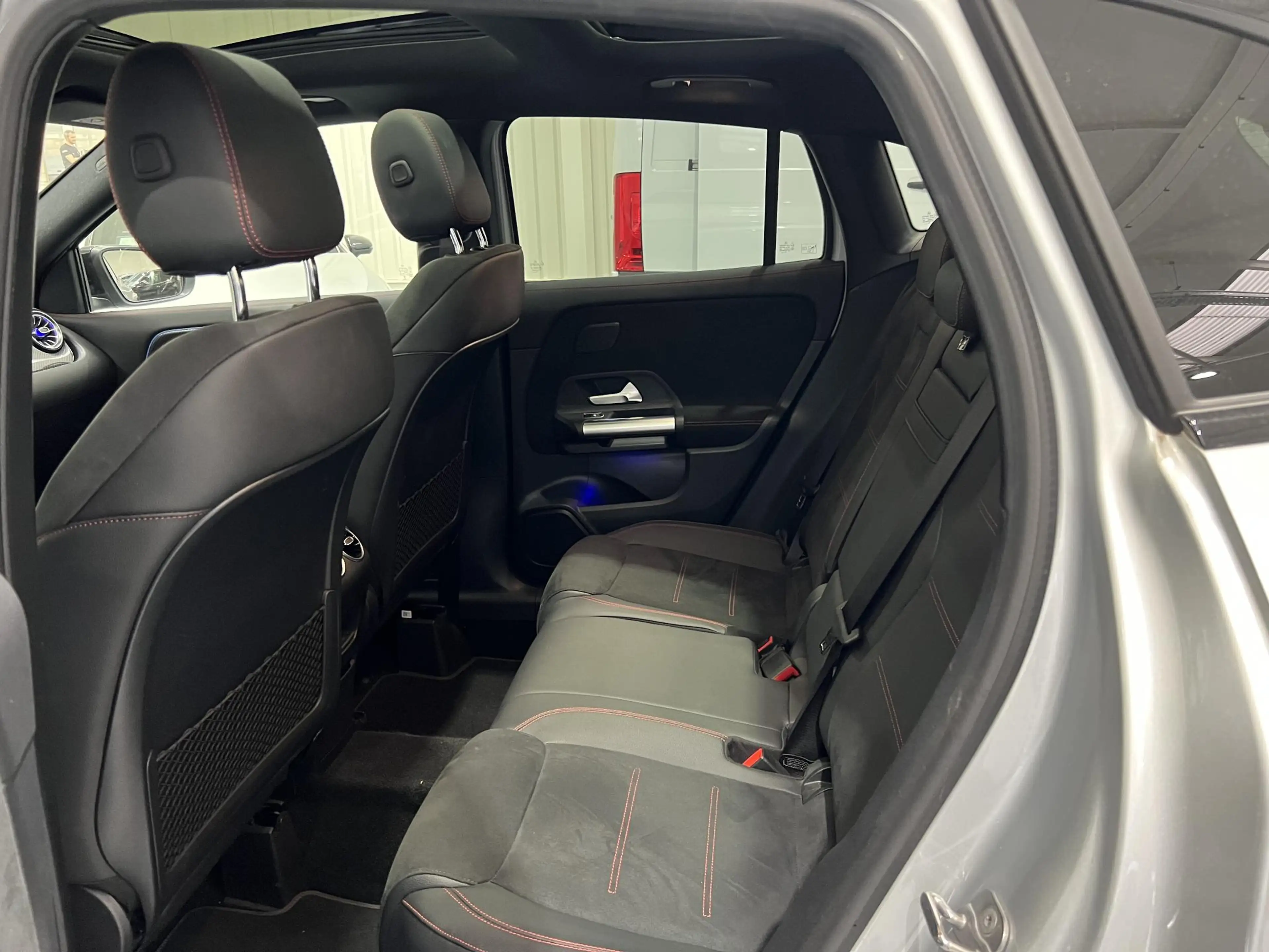 Mercedes-Benz GLA 180 AMG Line | Panoramisch Dak | Dodehoekassistent | M — photo 11