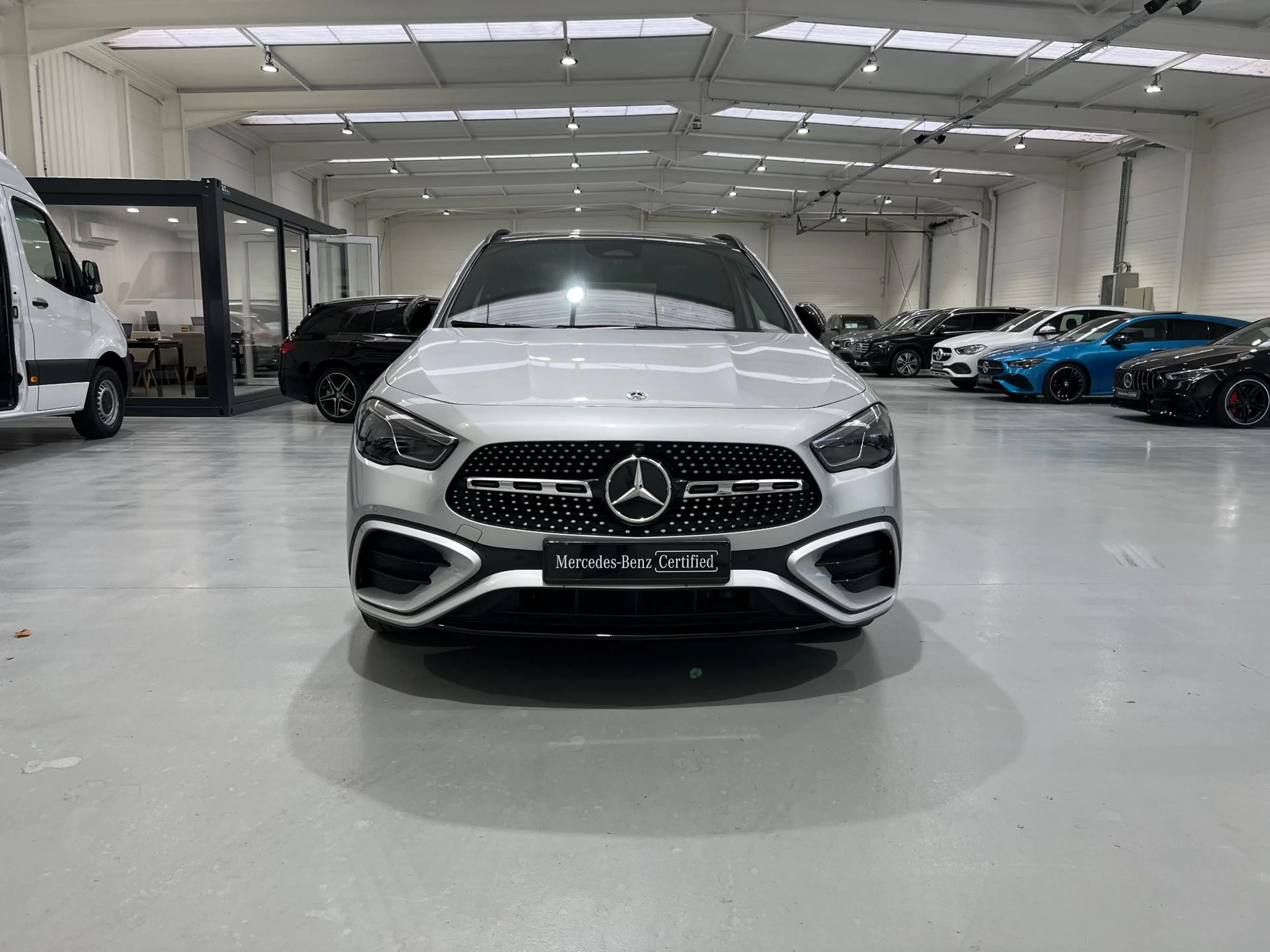 Mercedes-Benz GLA 180 AMG Line | Panoramisch Dak | Dodehoekassistent | M — photo 2