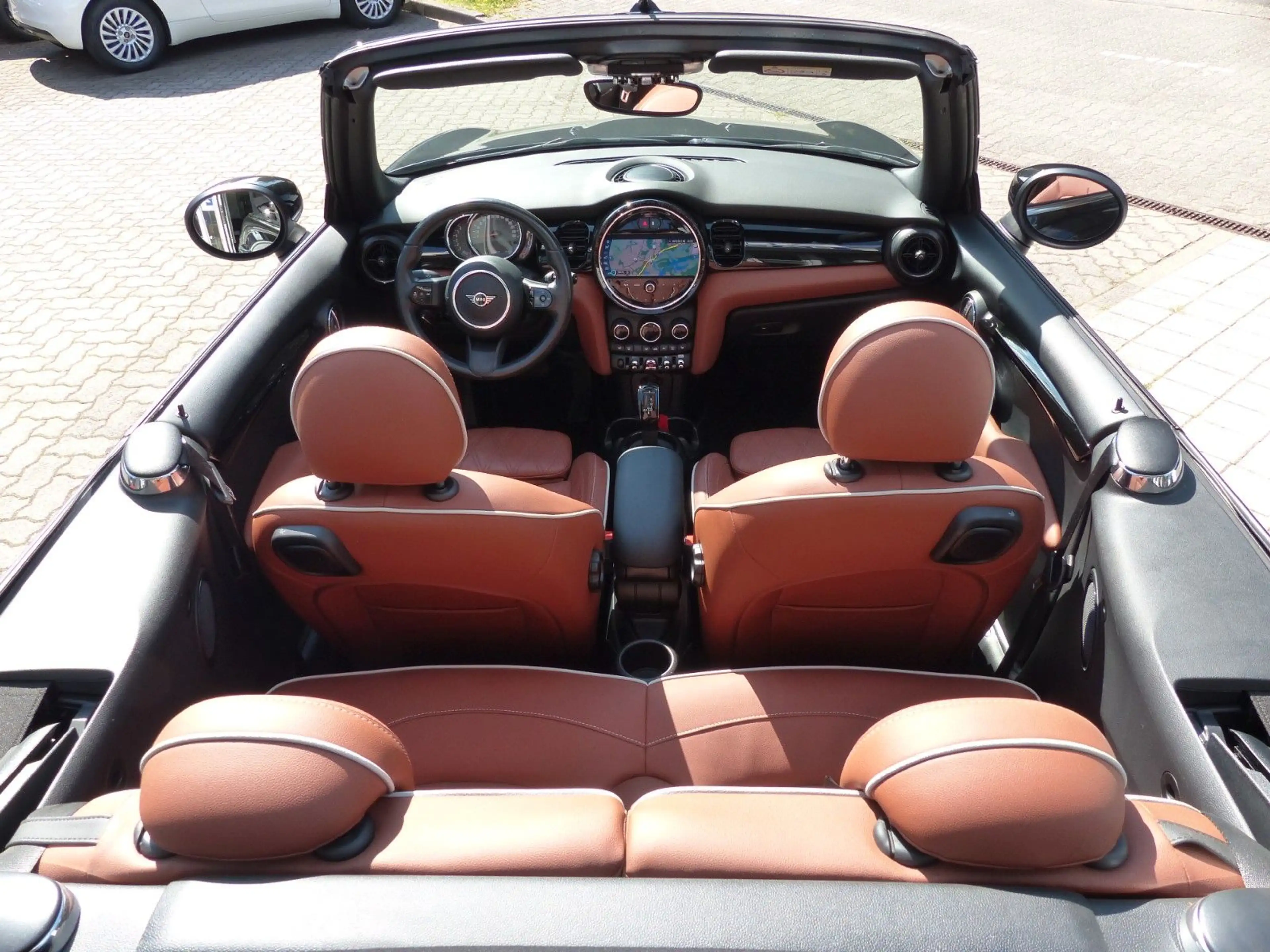MINI Cooper Cabrio Aut. "Classic Trim", Navi, Leder — photo 13