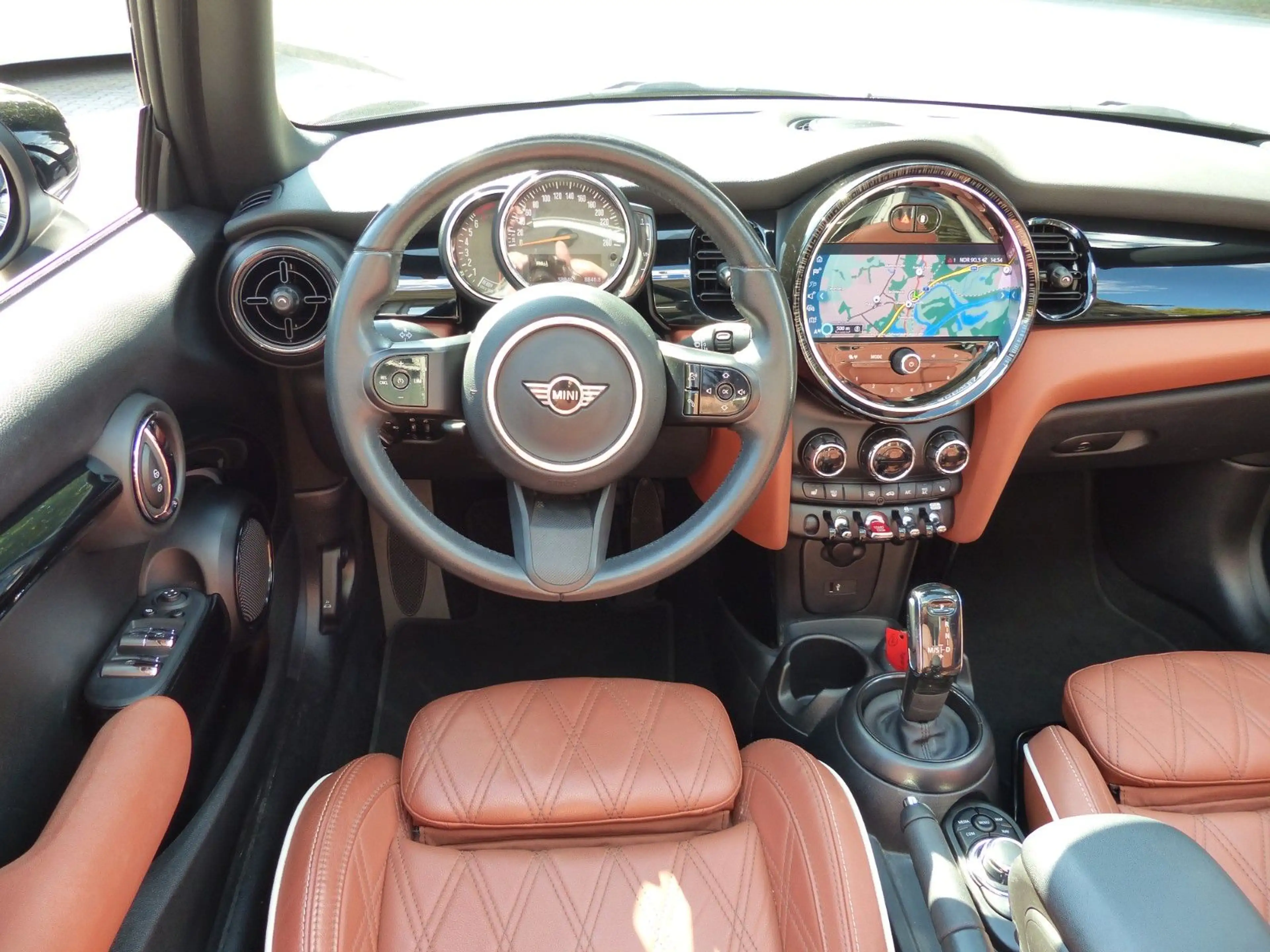 MINI Cooper Cabrio Aut. "Classic Trim", Navi, Leder — photo 14