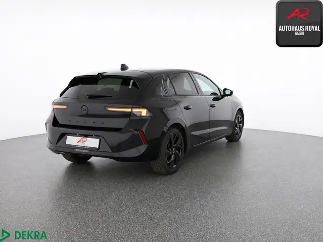 Opel Astra view 5
