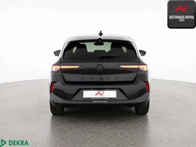 Opel Astra view 4