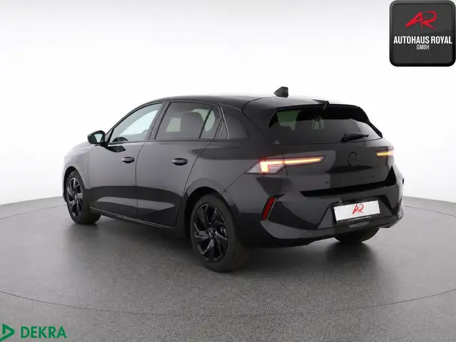 Opel Astra view 3