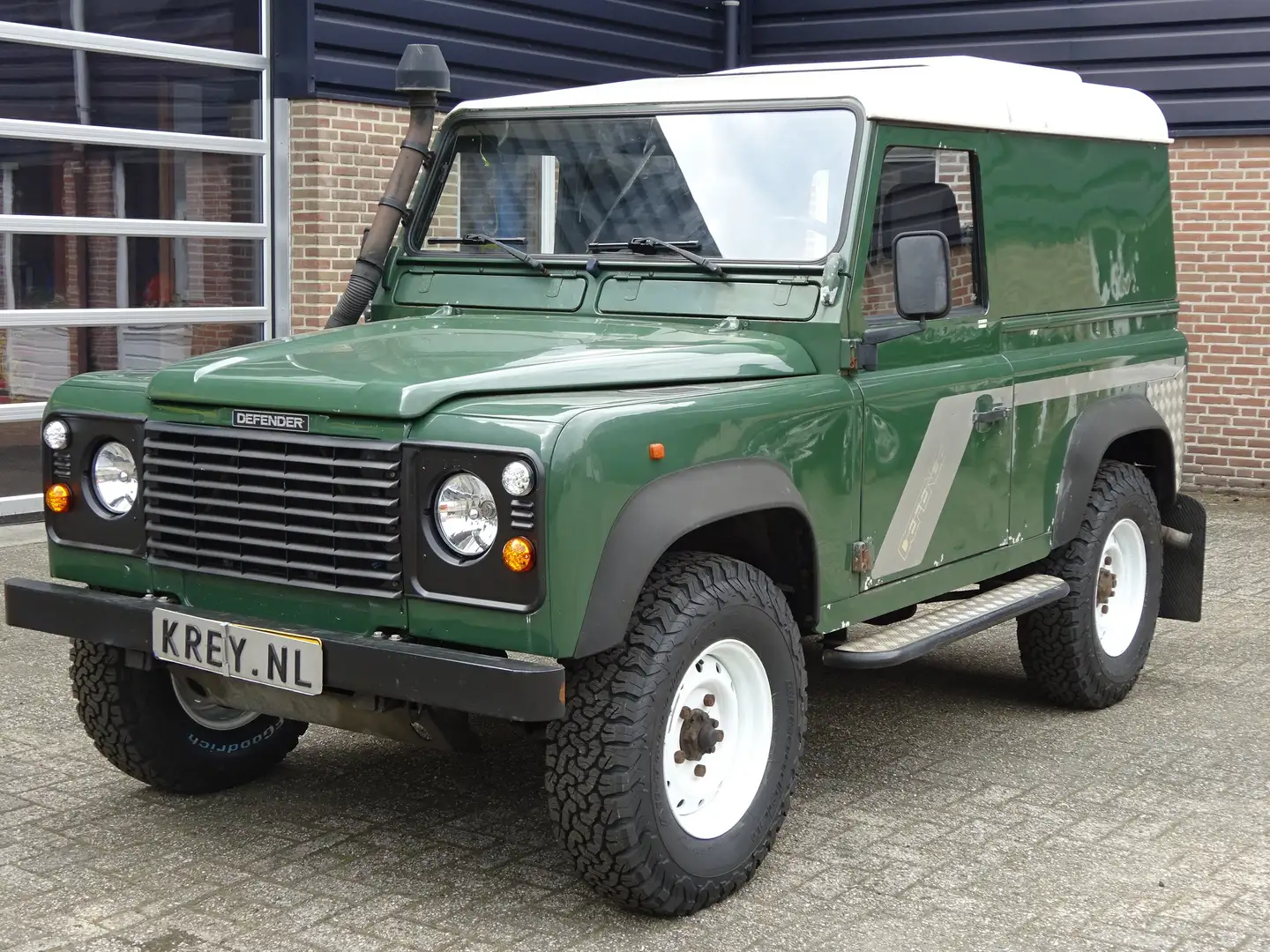 Land Rover Defender 2.5 Tdi 90" Hard Top County 3 zits Groen - 1