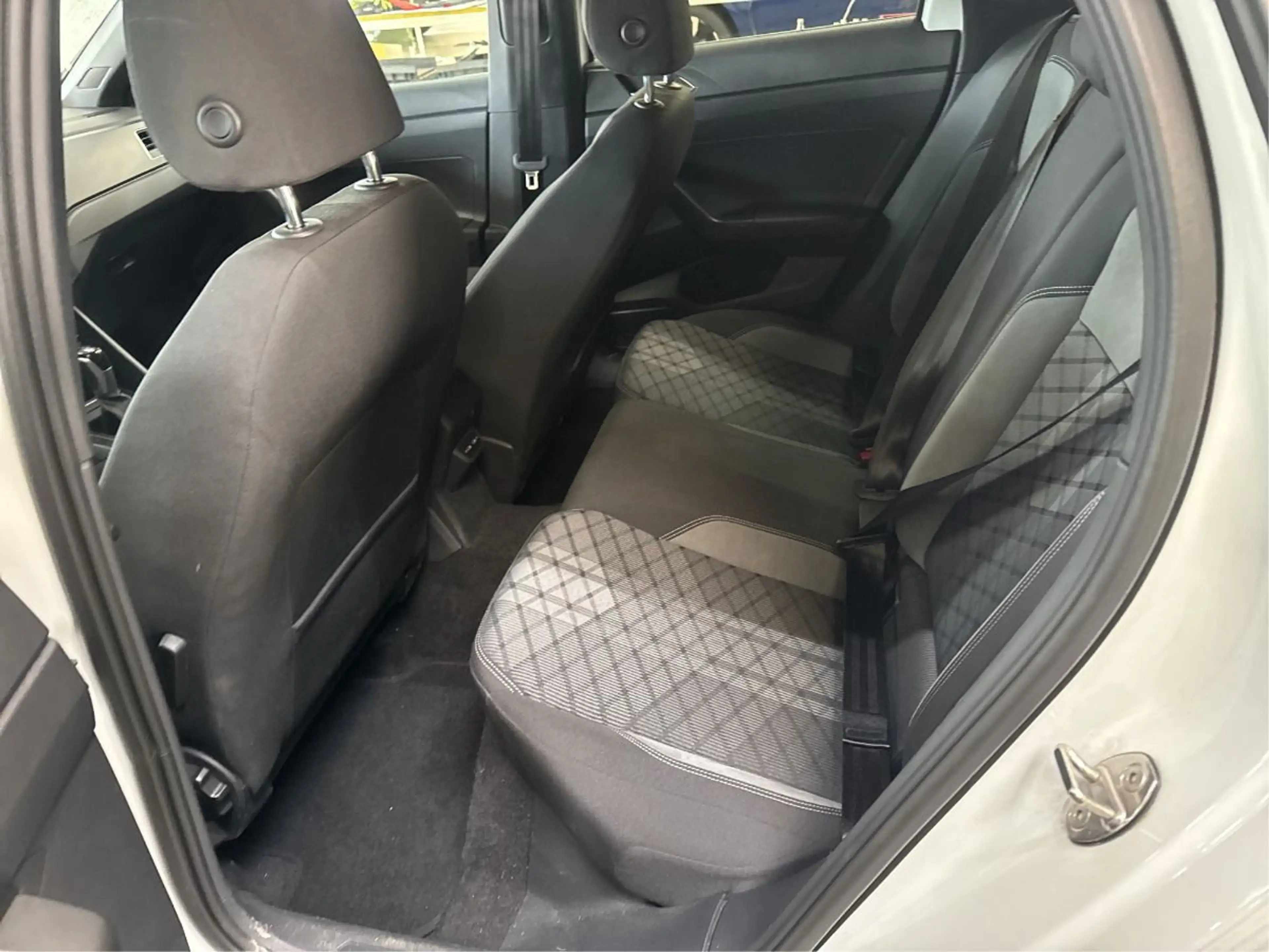 Volkswagen Taigo 1.0TSI DSG R-Line NAVI MATRIX-LED PDC — photo 6