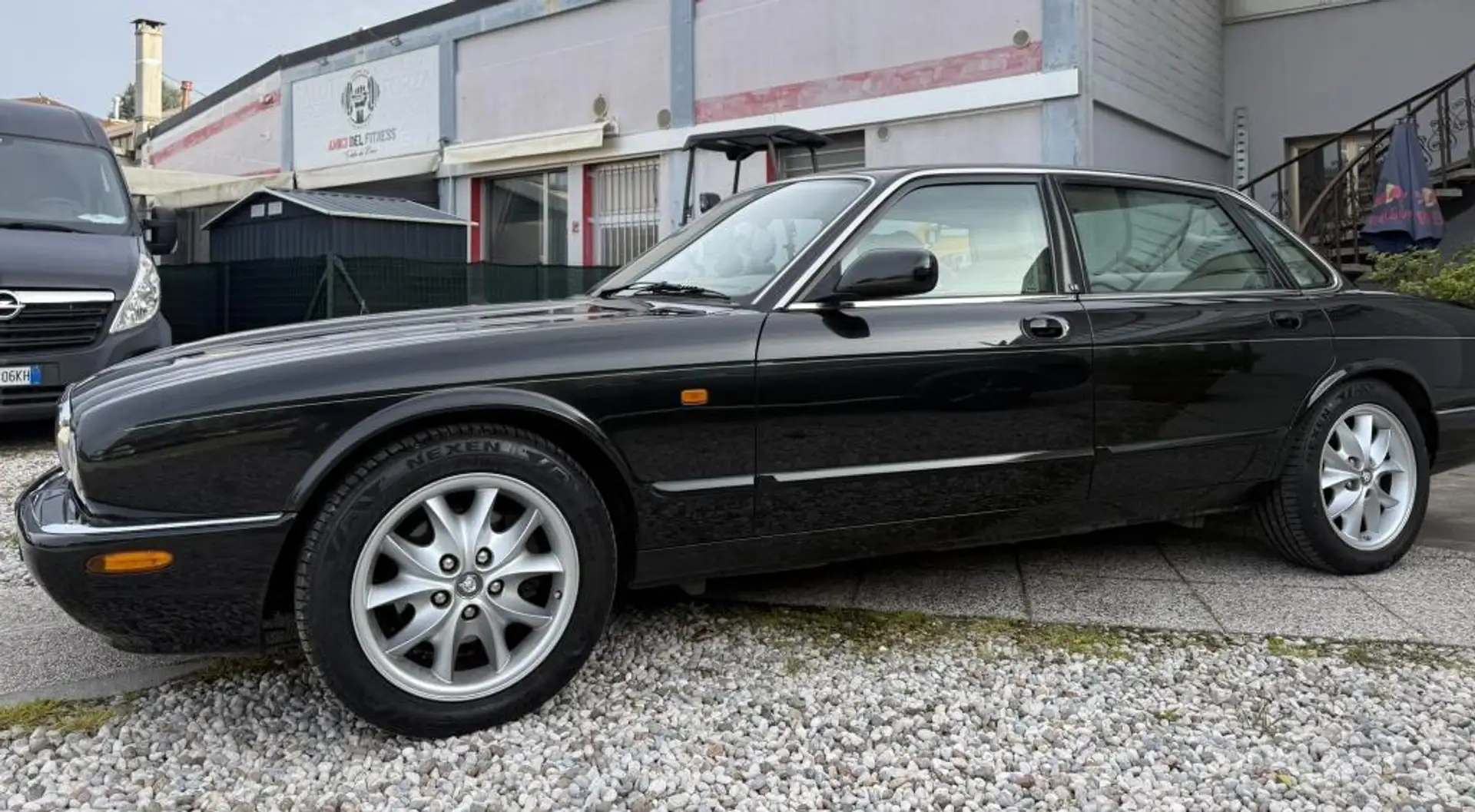 Jaguar XJ XJ 3.2 Executive Negro - 2