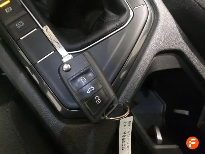 Volkswagen Tiguan Life 2.0 TDI (2021) 2022, foto 22