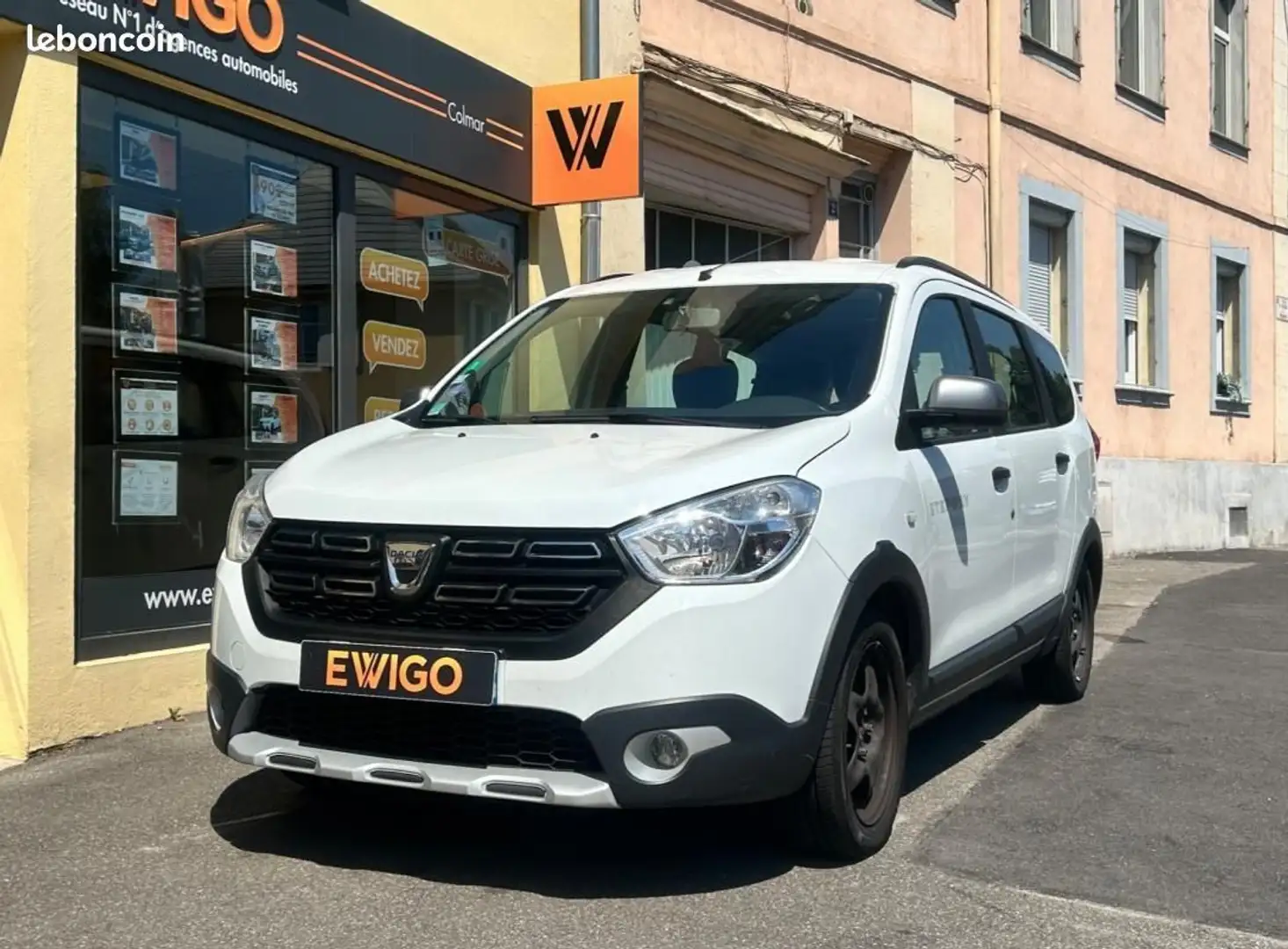 Dacia Lodgy STEPWAY 1.3 TCE 130 7 PLACES ENTRETIEN CONSTRUCTEU Blanc - 1