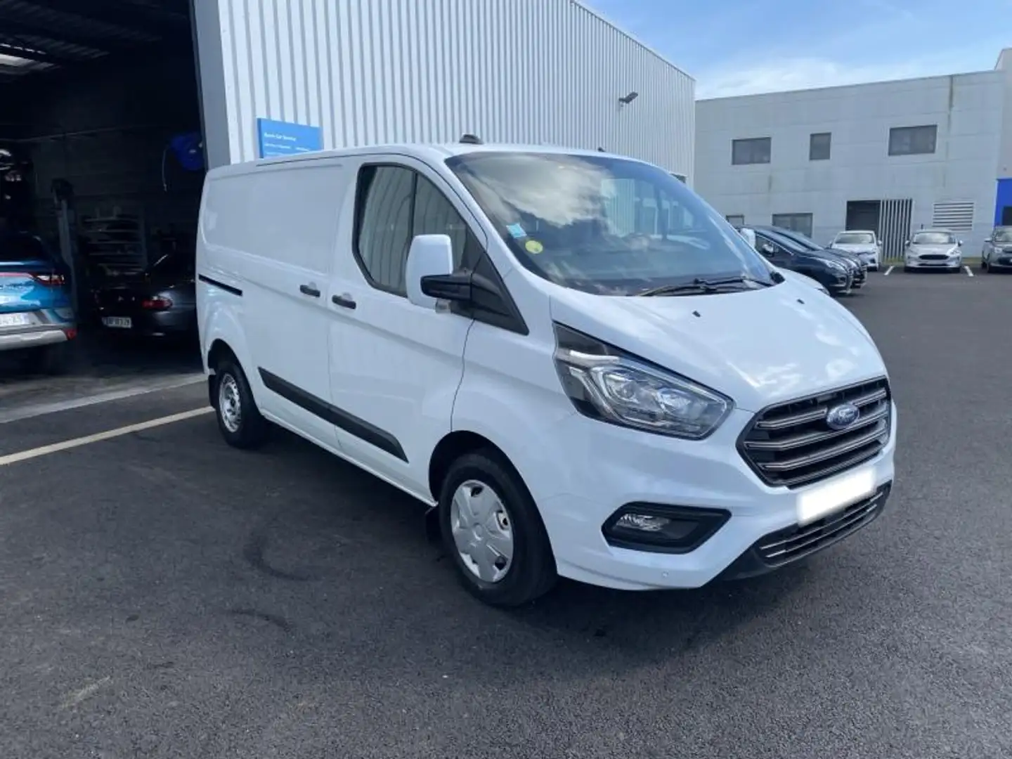 Ford Transit Custom 300 L2H1 2.0 EcoBlue 130 Trend Business - 2
