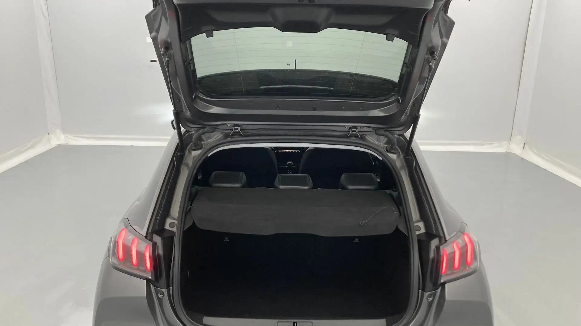 Peugeot 208 1.2 Puretech S&S Allure 100 Plateado - 2