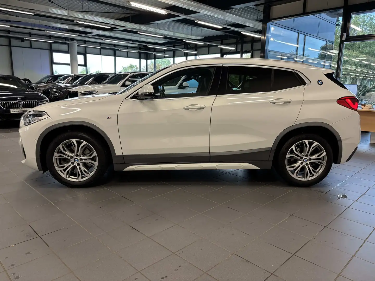 BMW X2 xDrive20d M Sport HUD PANO AHK NAVI LED LM Wit - 2