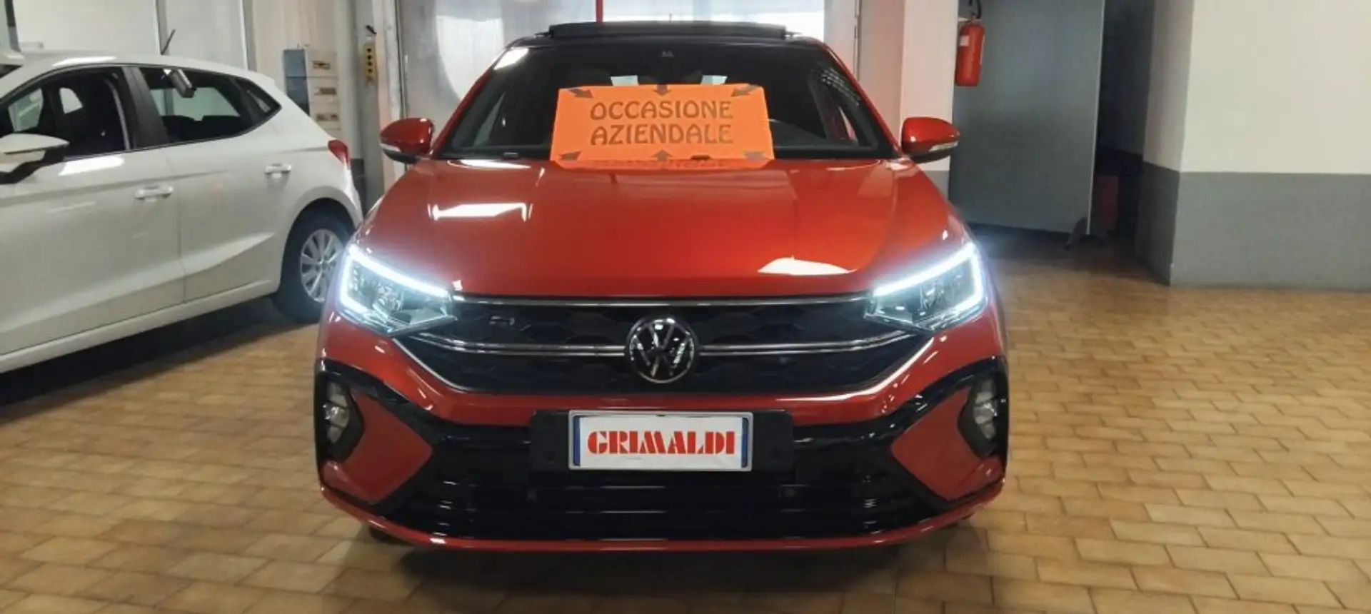 Volkswagen Taigo 1.0 TSI DSG R-Line TETTO Grau - 2