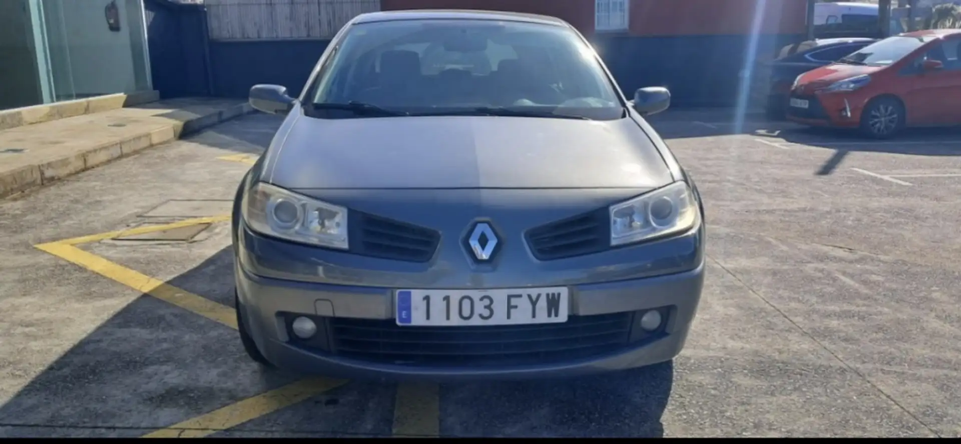 Renault Megane 1.4 Pack Authentique Gris - 2
