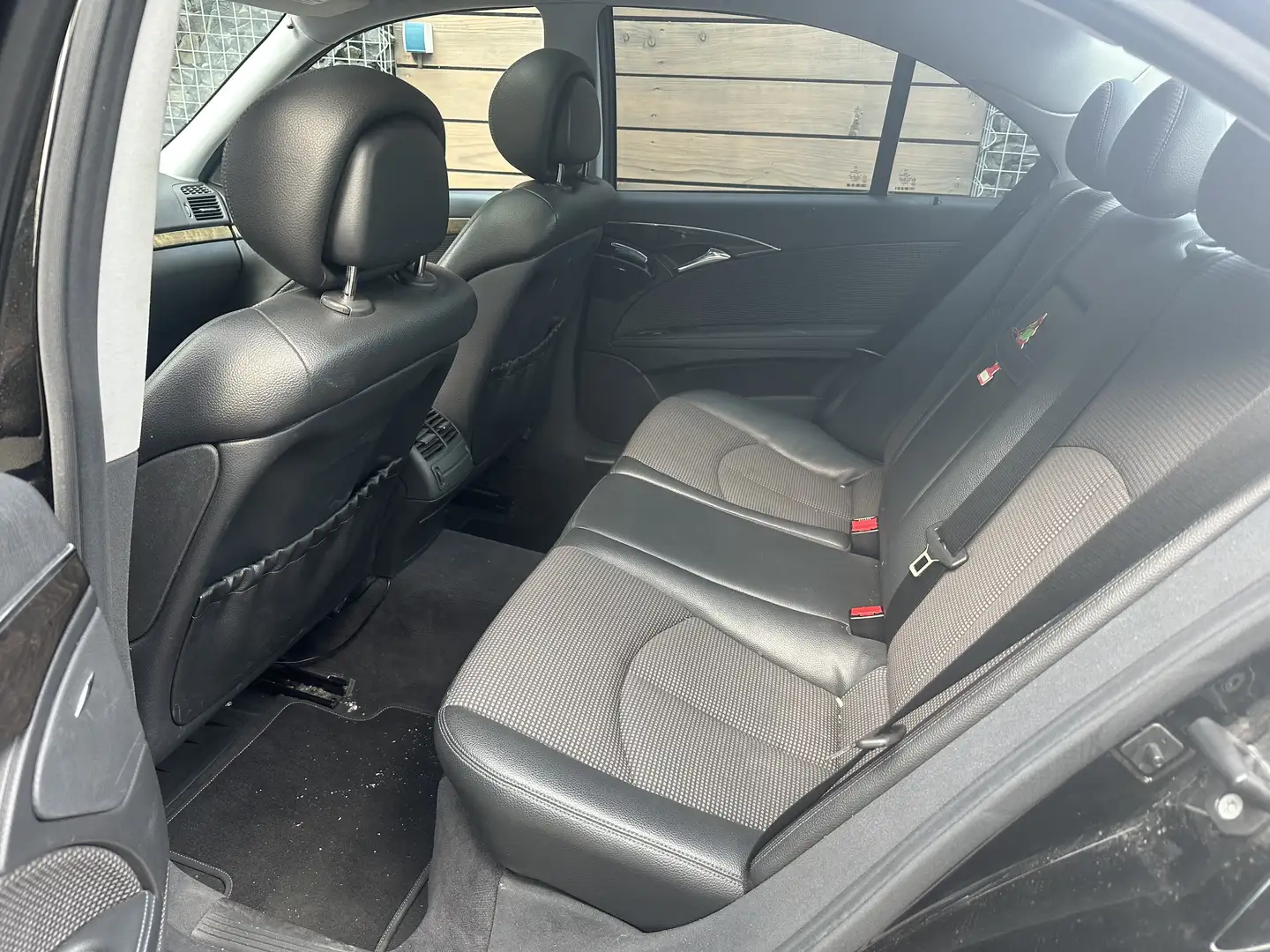 Mercedes-Benz E 280 V6 avantgarde Negru - 2