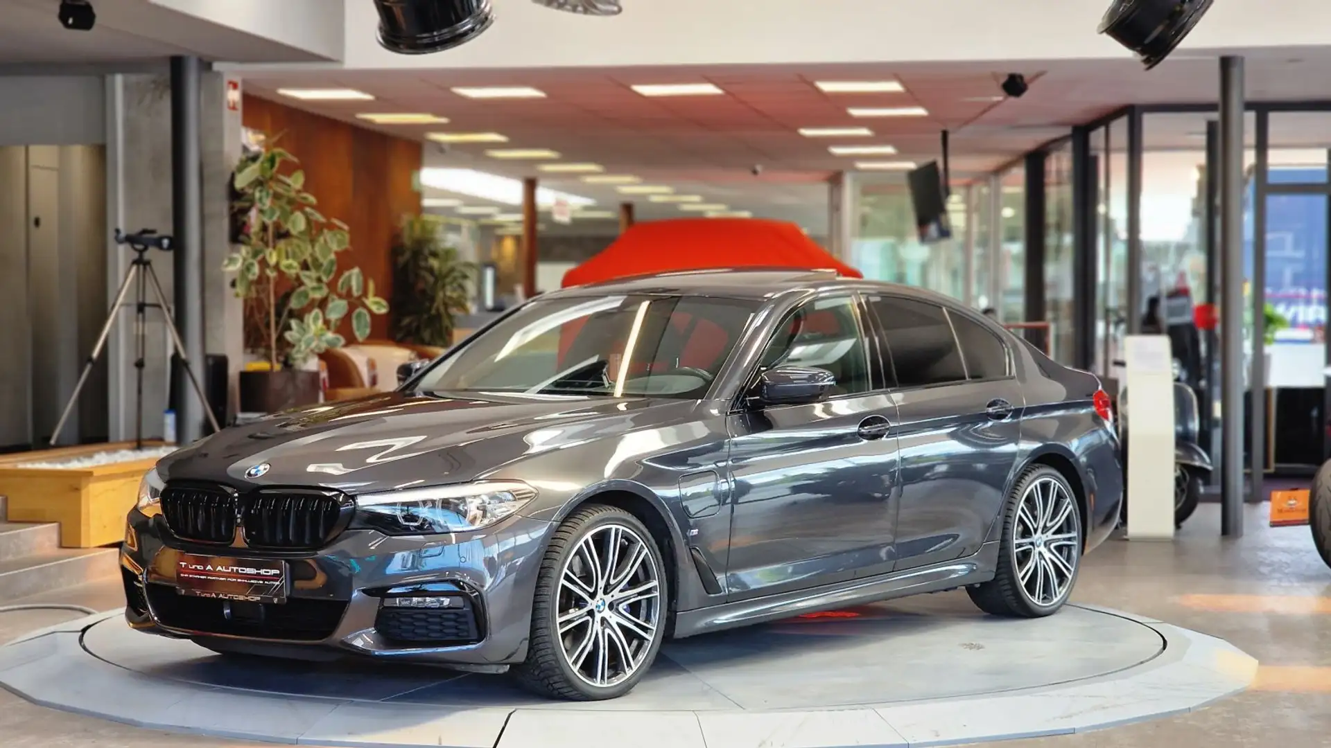 BMW 530 e iPerformance M-Paket Aut. *Head-up*Schiebedach*3 Grau - 2