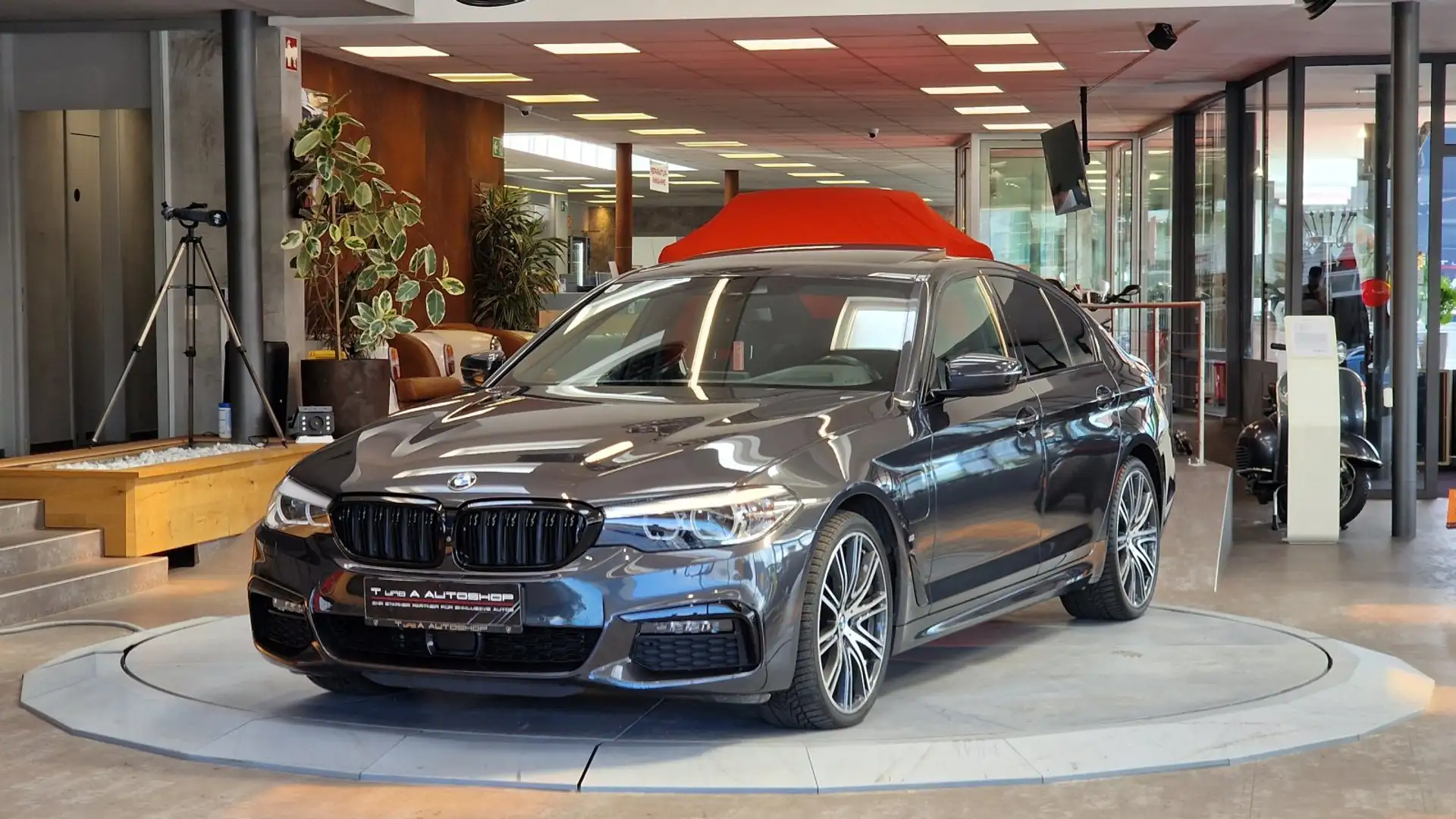 BMW 530 e iPerformance M-Paket Aut. *Head-up*Schiebedach*3 Grau - 1