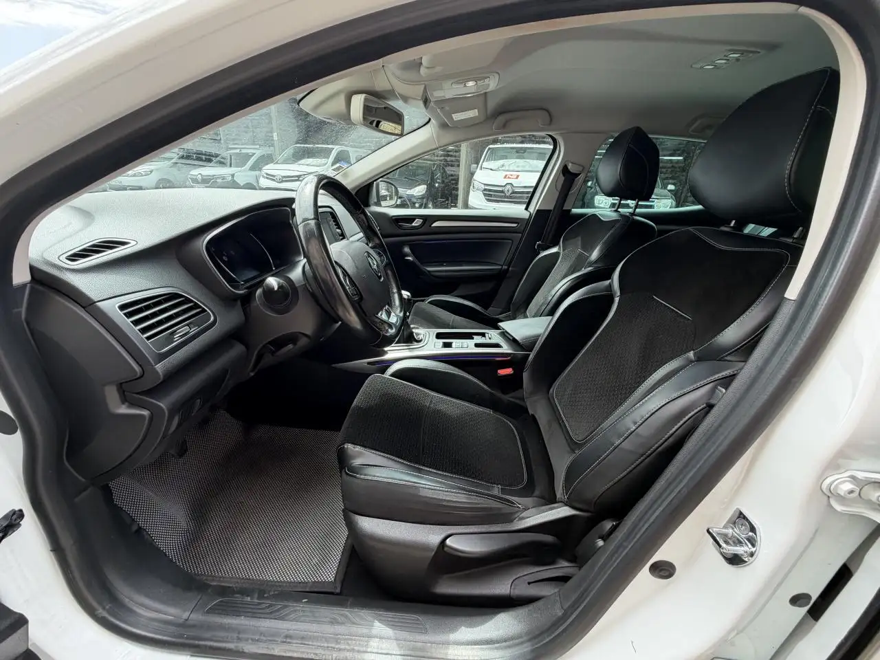 Renault Megane Berline — photo 22