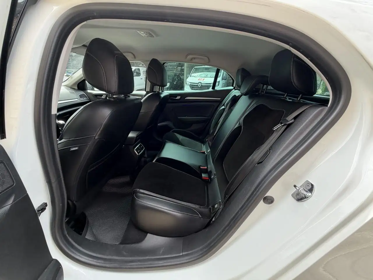 Renault Megane Berline — photo 19