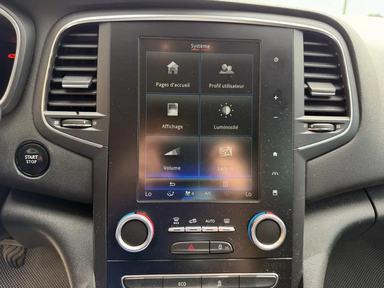 Renault Megane Berline — photo 37