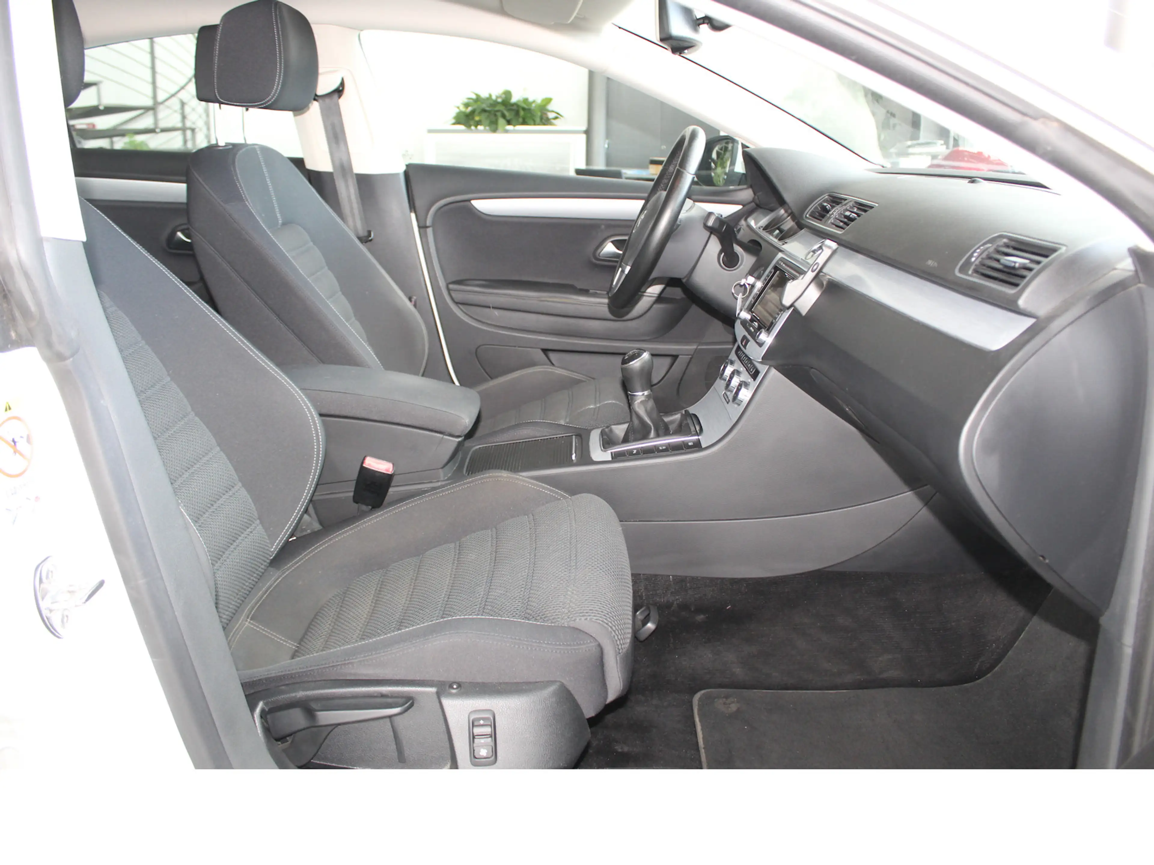 Volkswagen CC 2.0 TDI NAVI*XENON*SHZ*GLASDACH*KAM*GRA — photo 9